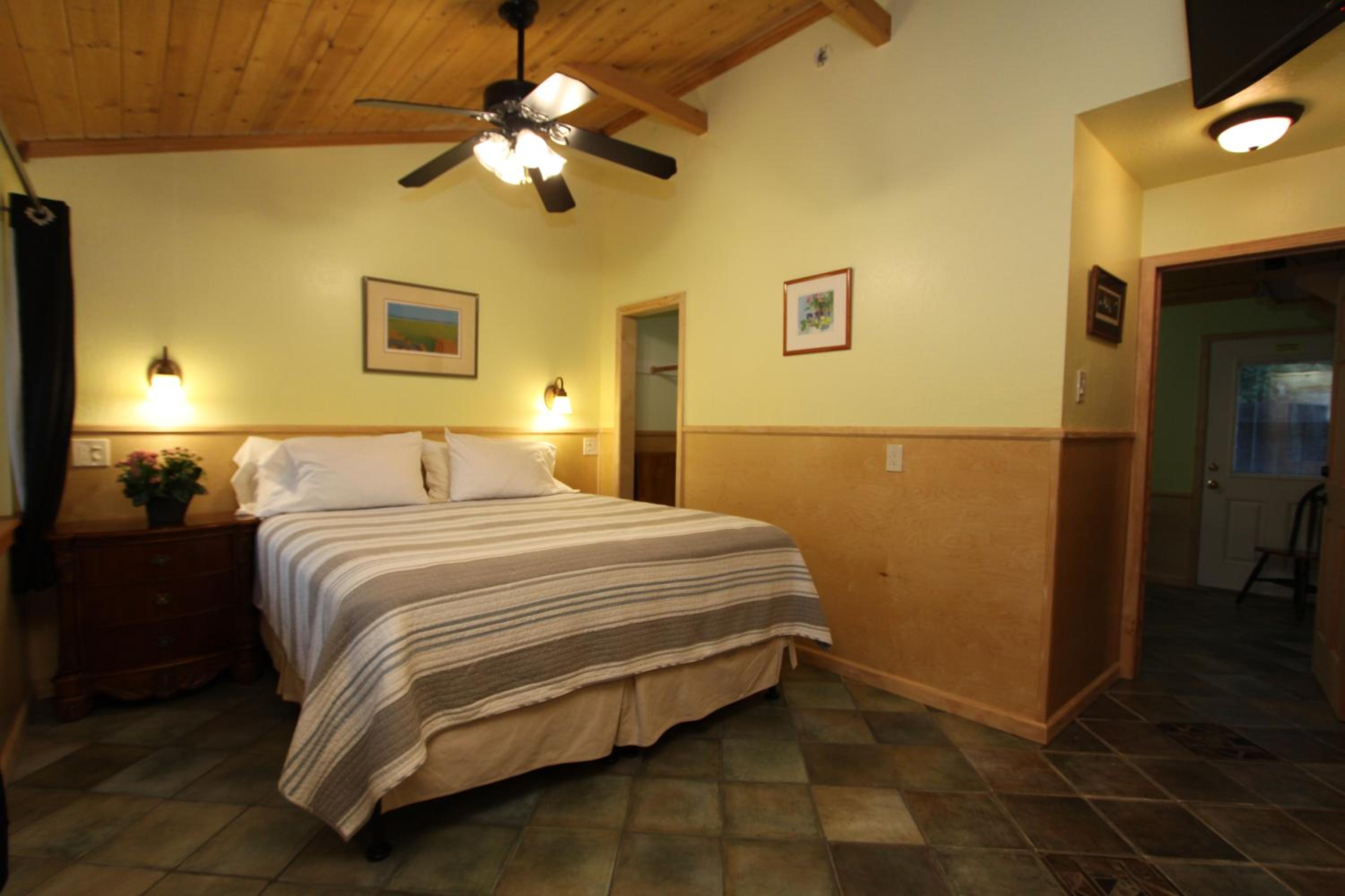 The Woods Hotel - Gay LGBTQ Cabins