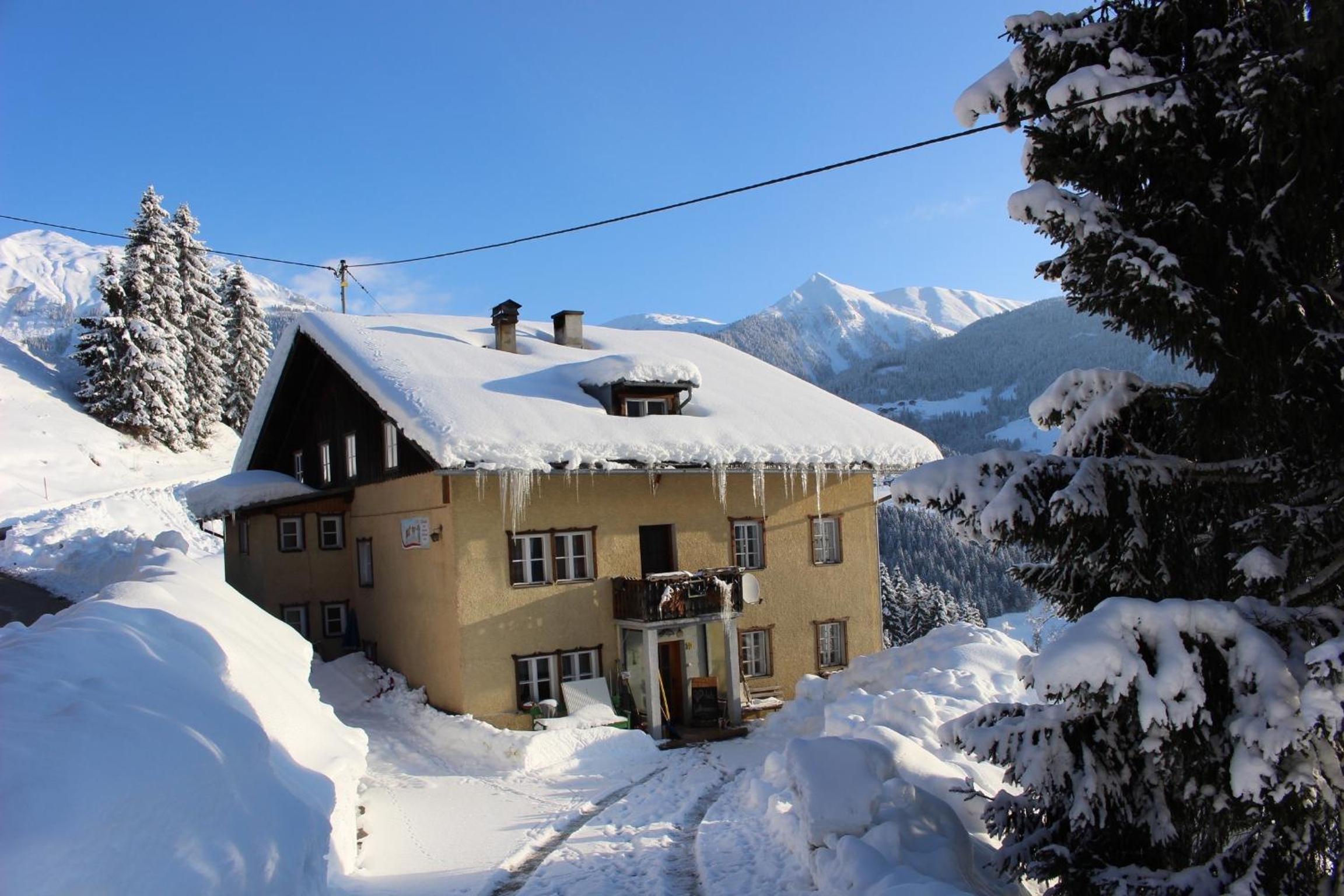 Hepi Lodge