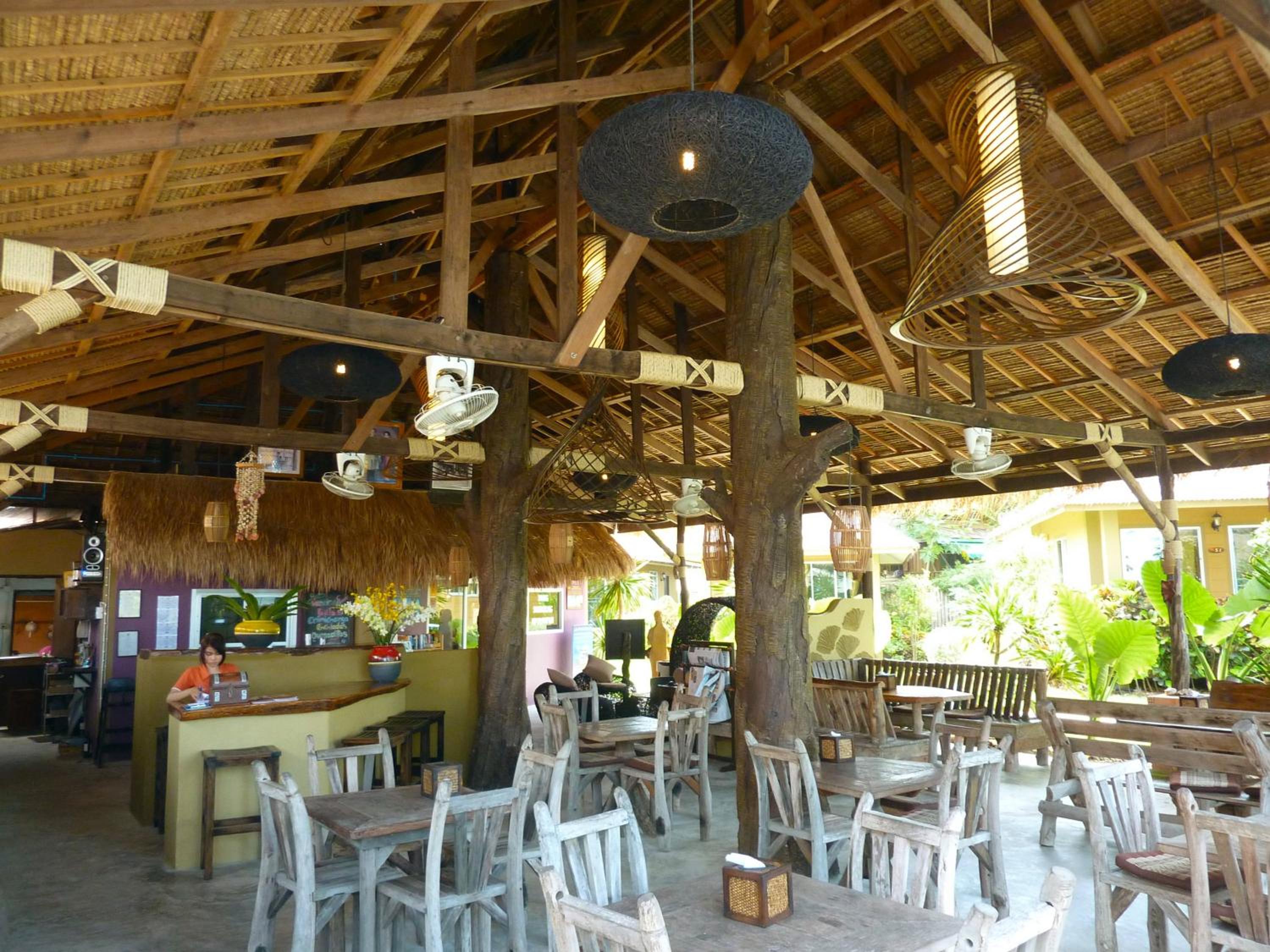 Lanta Castaway Beach Resort