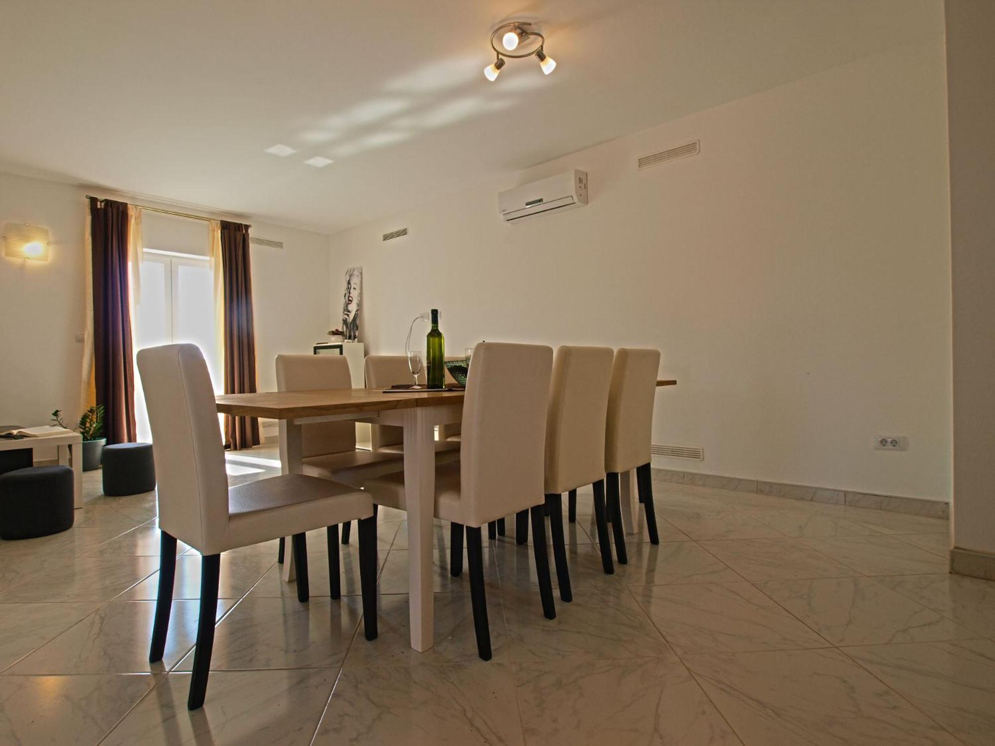 House Andrej 1372 en Medulin — dining
