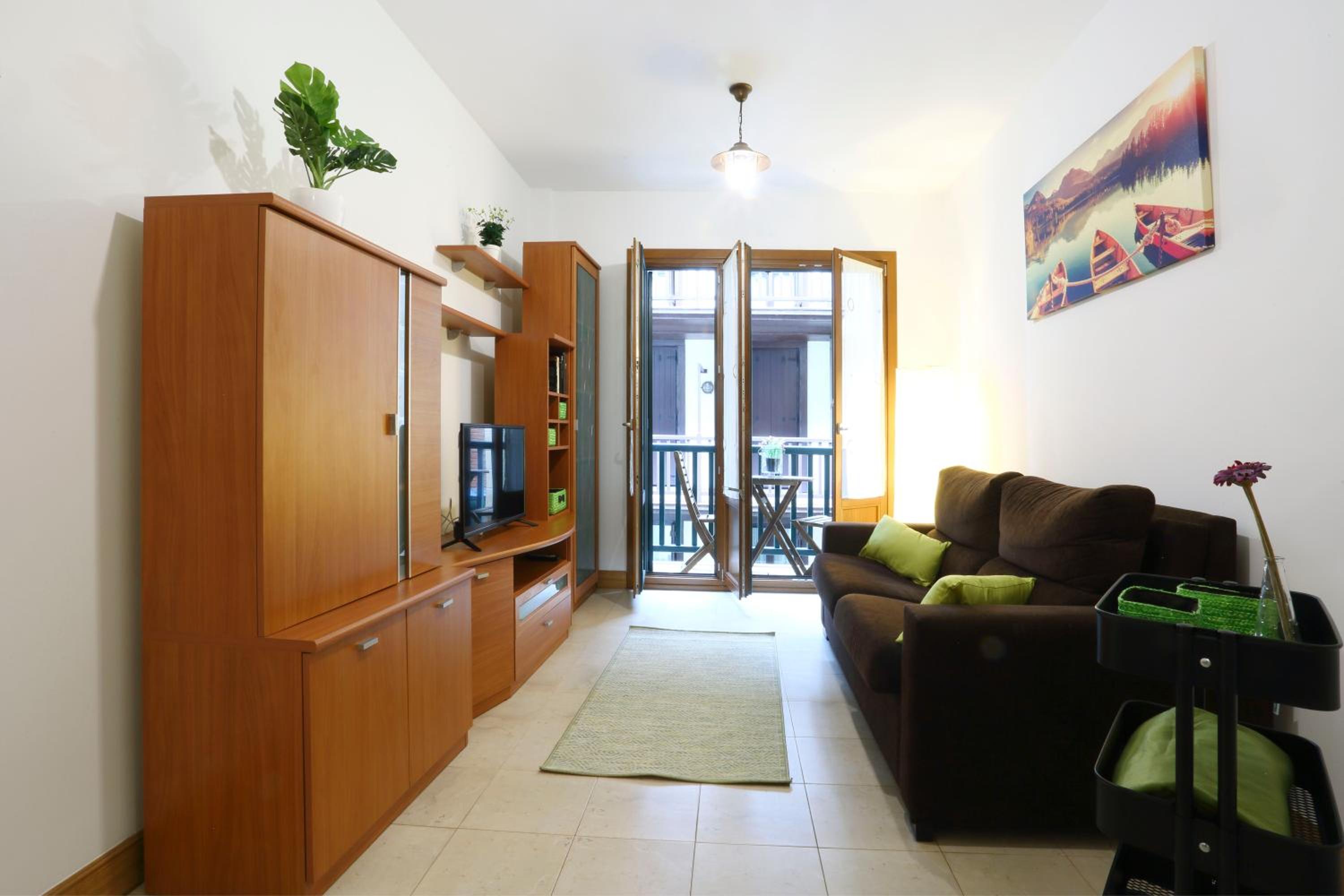 Tolosa by Smiling Rentals view 4