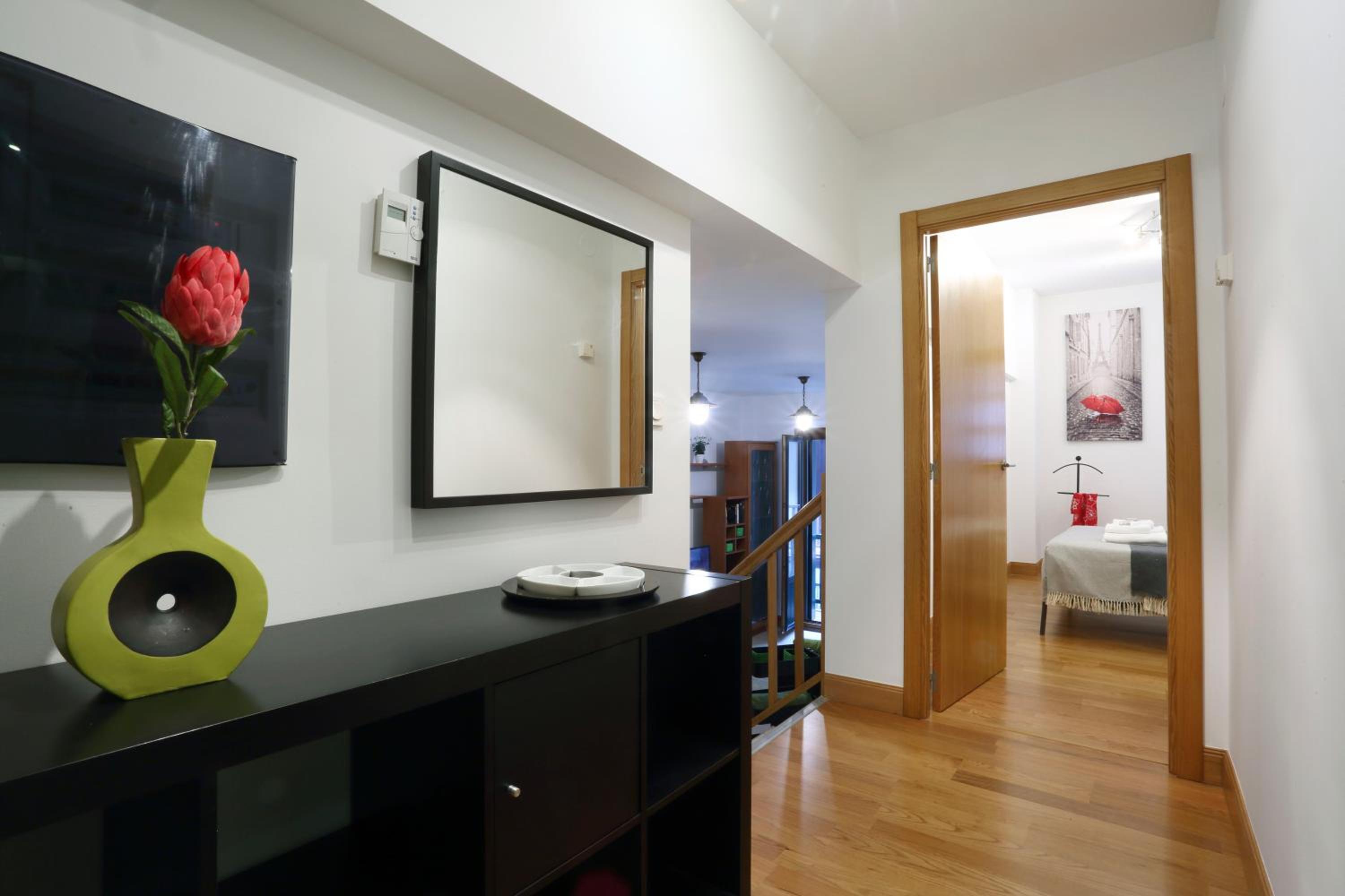 Tolosa by Smiling Rentals view 2