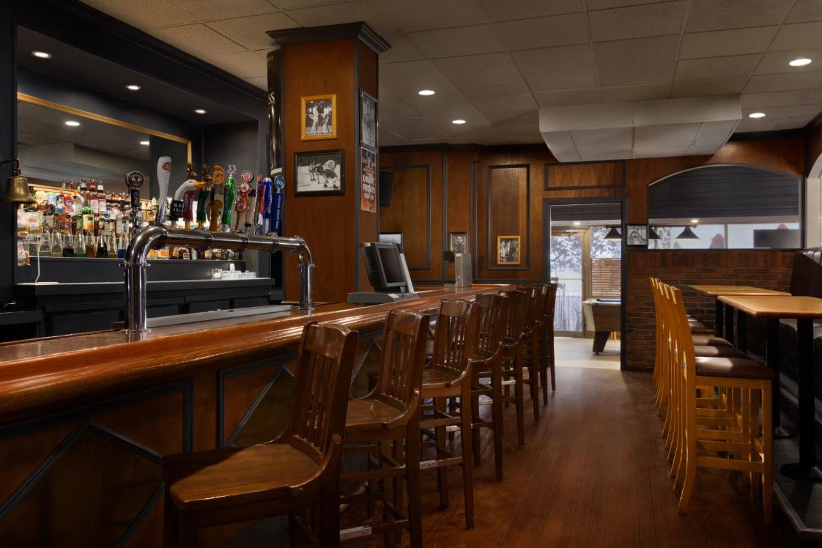 bar