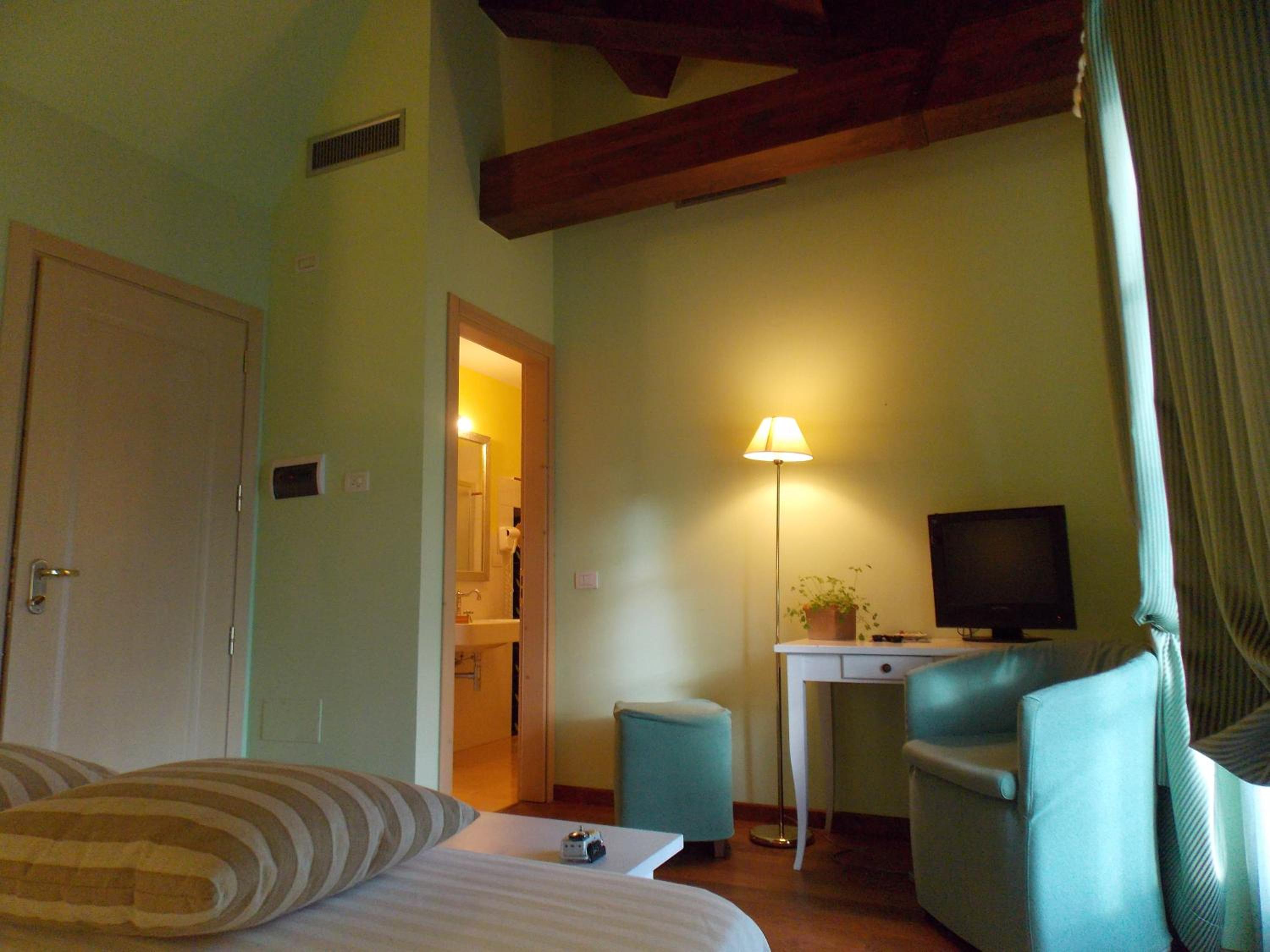 Photo 42