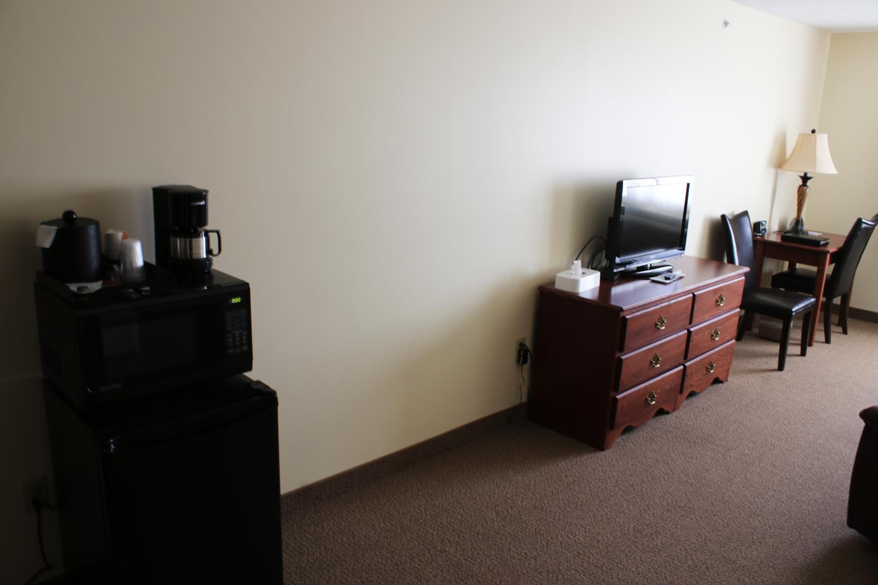 The Edgewood Hotel and Suites