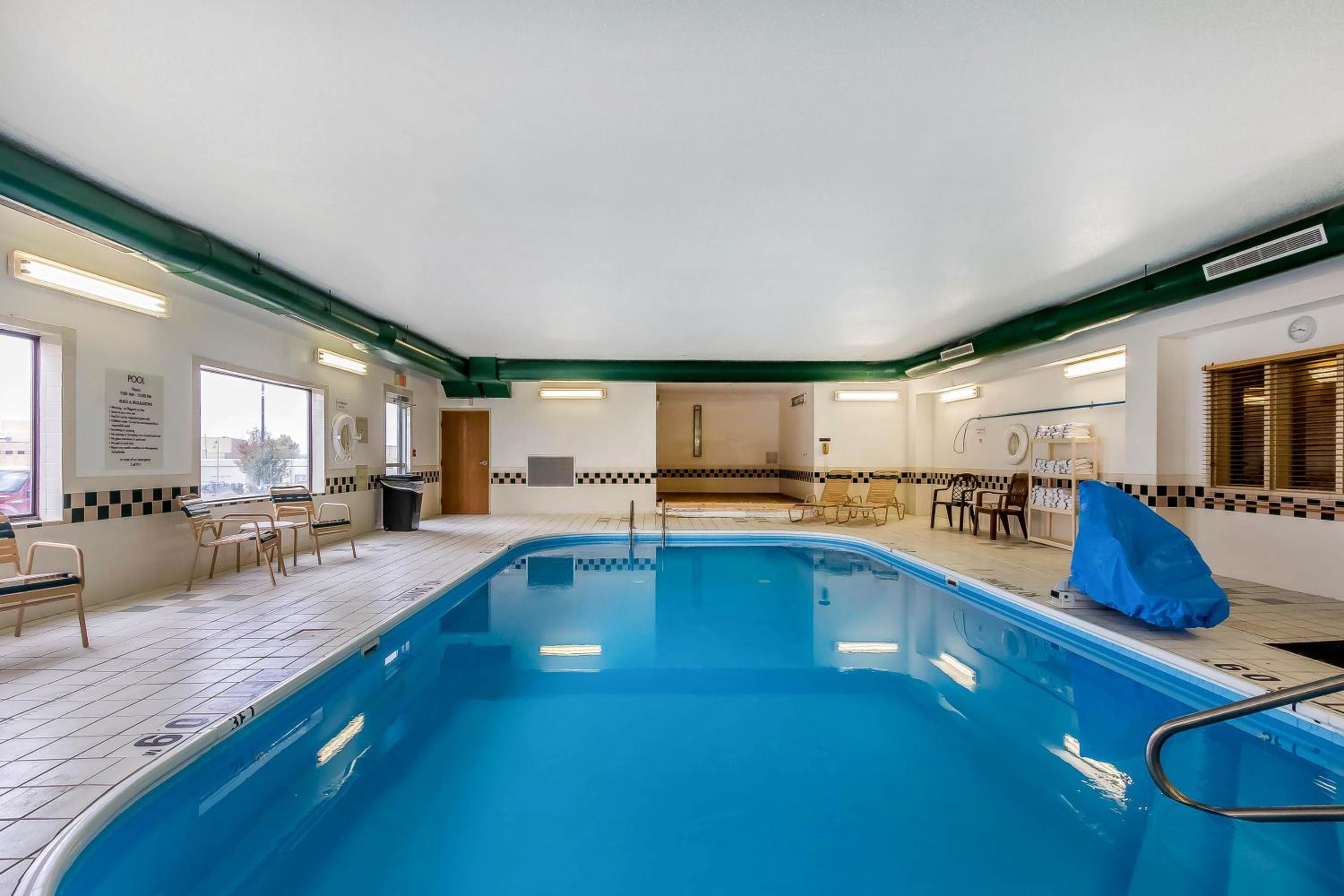 Emporia Vacations - Comfort Inn  Suites - Property Image 12