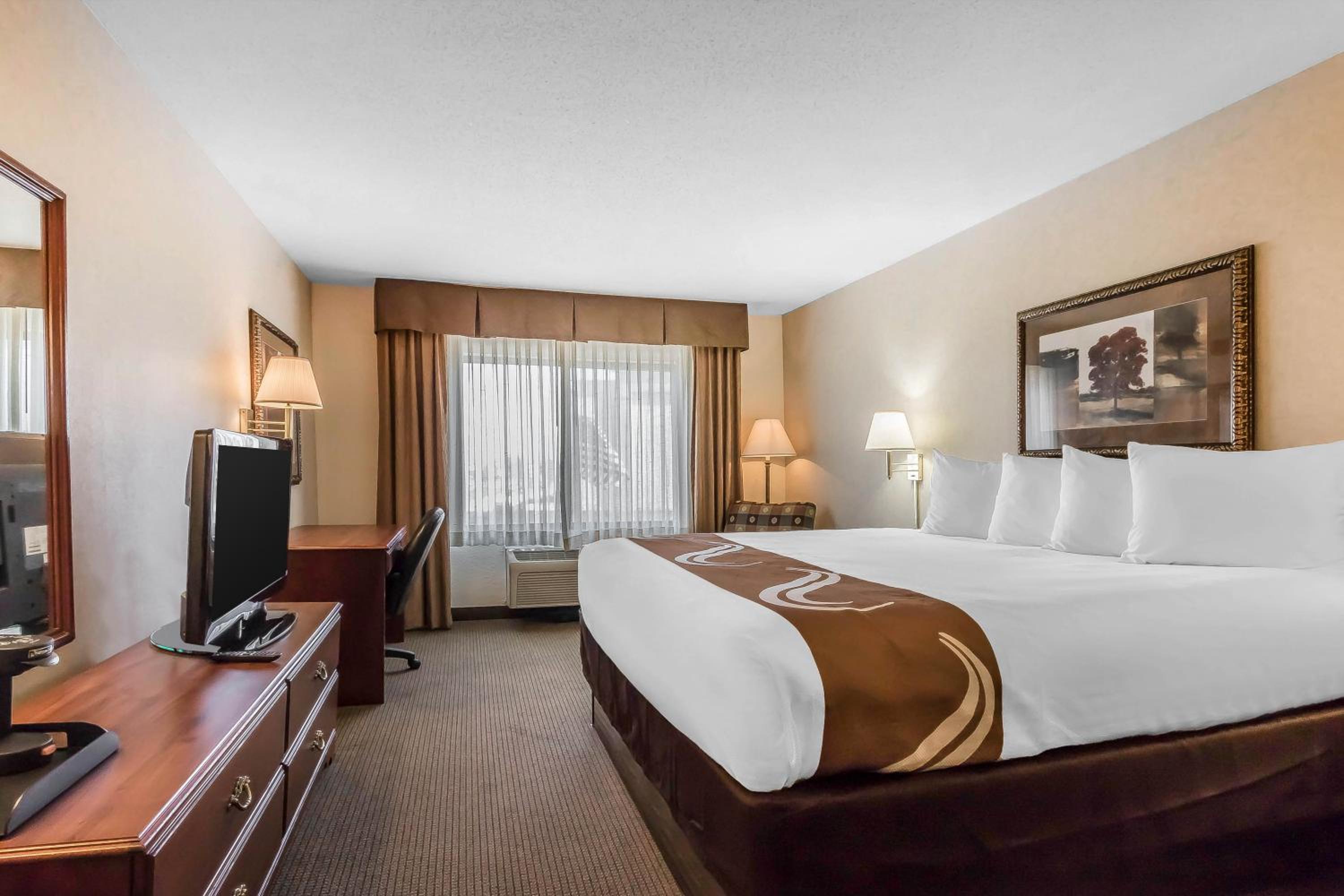 Emporia Vacations - Comfort Inn  Suites - Property Image 3