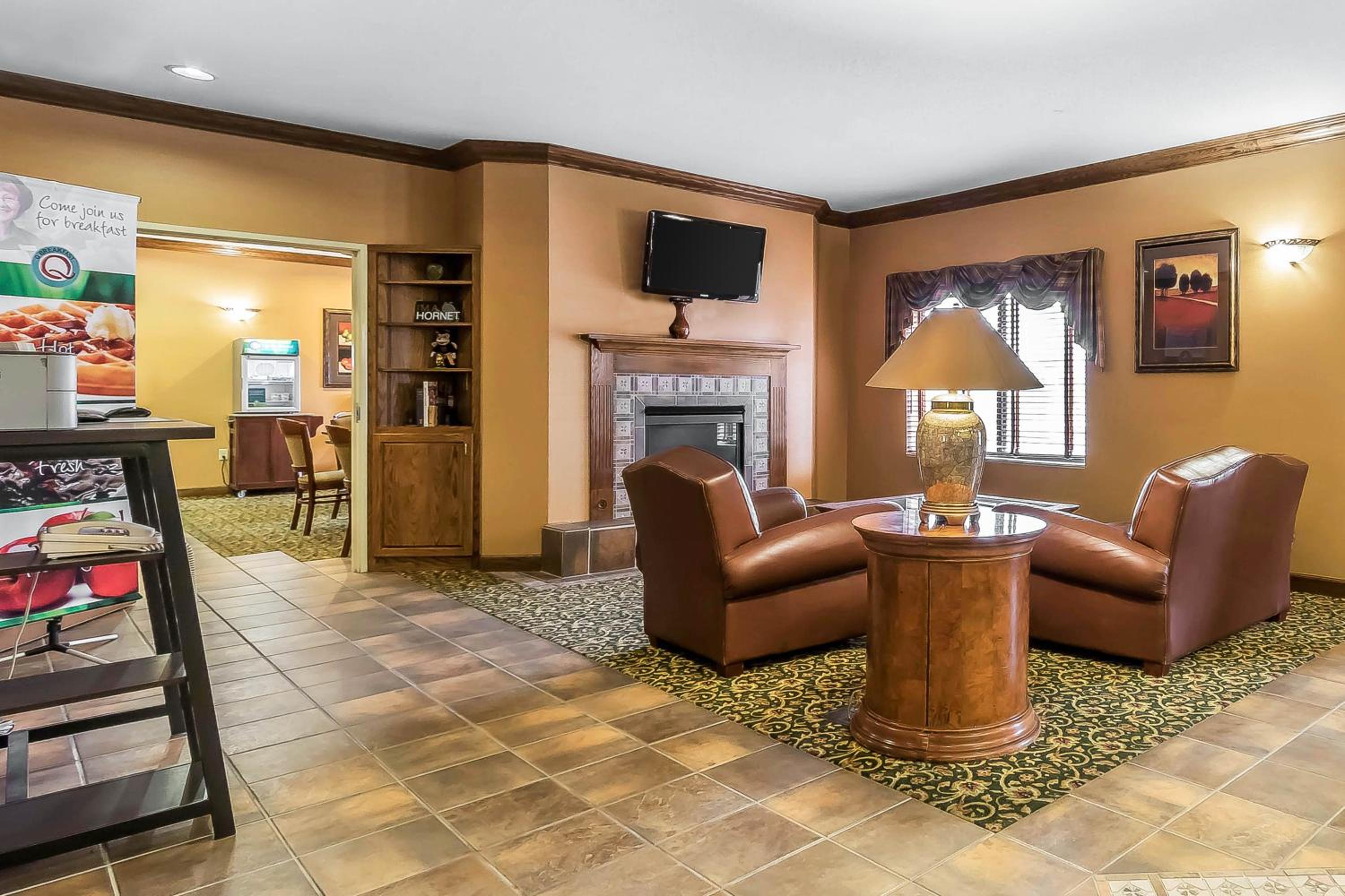 Emporia Vacations - Comfort Inn  Suites - Property Image 30