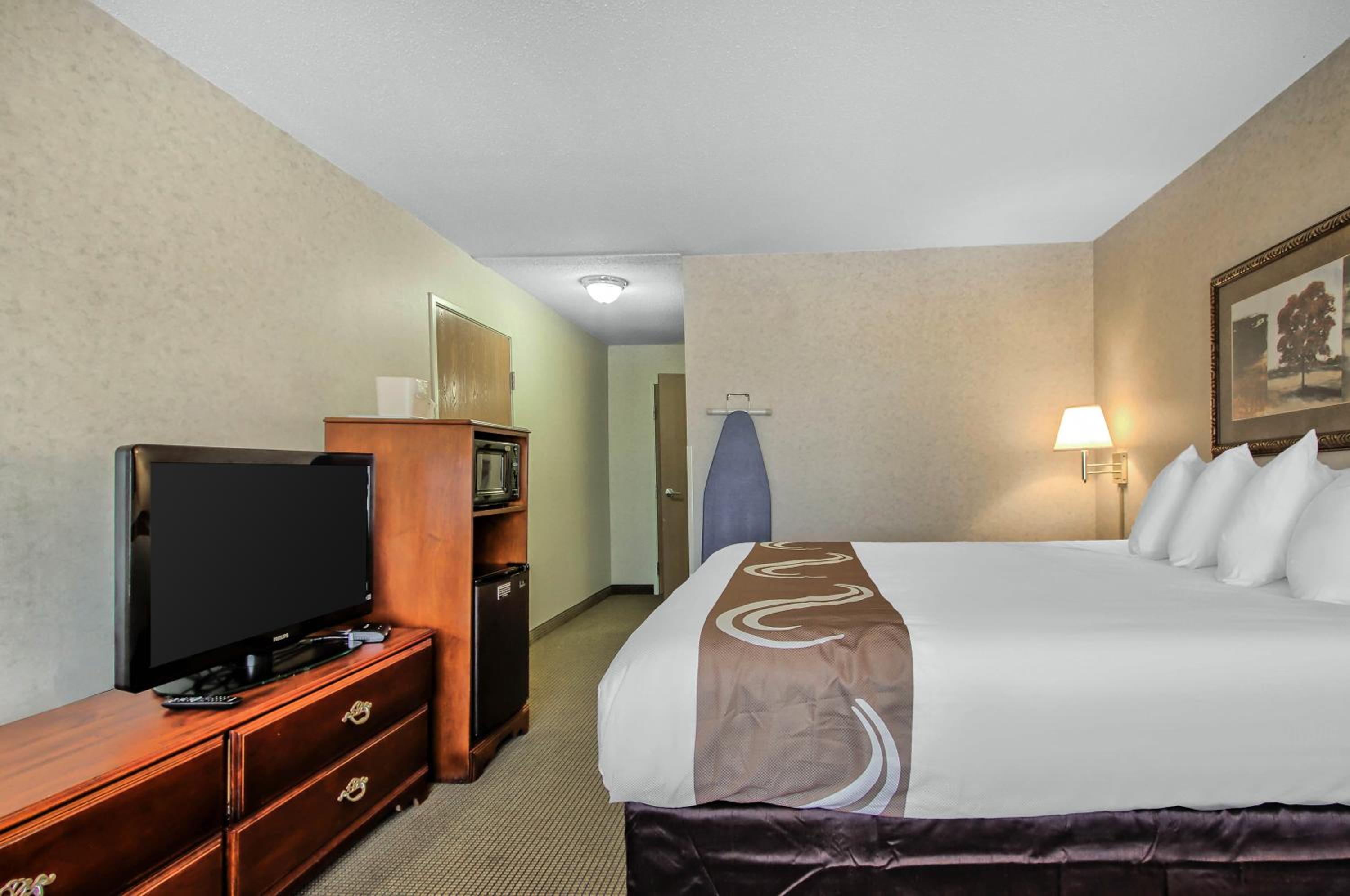 Emporia Vacations - Comfort Inn  Suites - Property Image 26