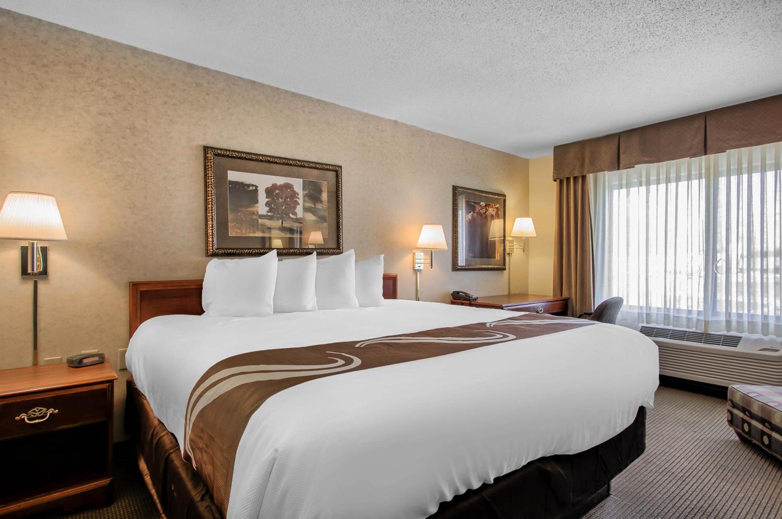 Emporia Vacations - Comfort Inn  Suites - Property Image 25