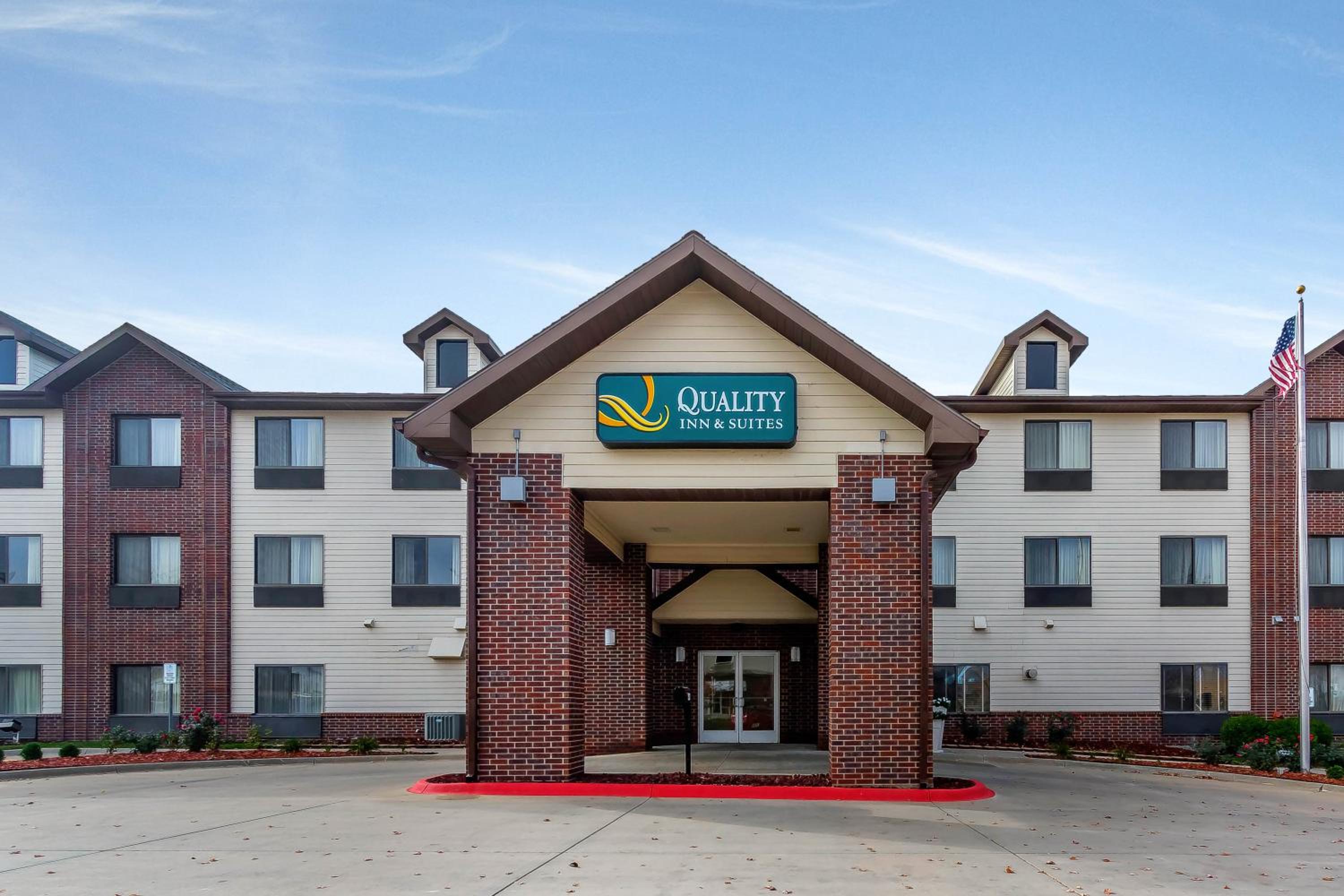 Emporia Vacations - Comfort Inn  Suites - Property Image 14