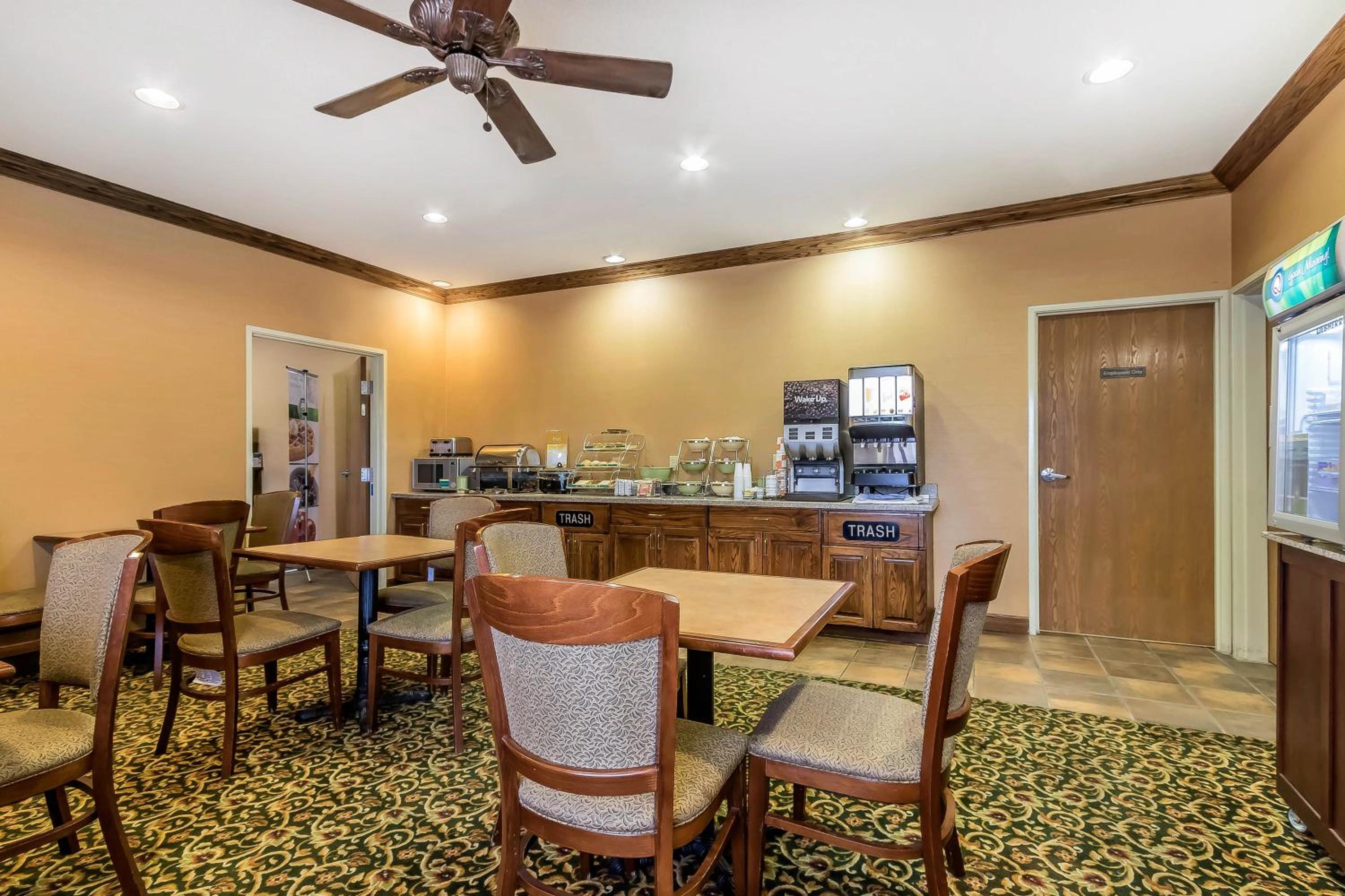 Emporia Vacations - Comfort Inn  Suites - Property Image 22