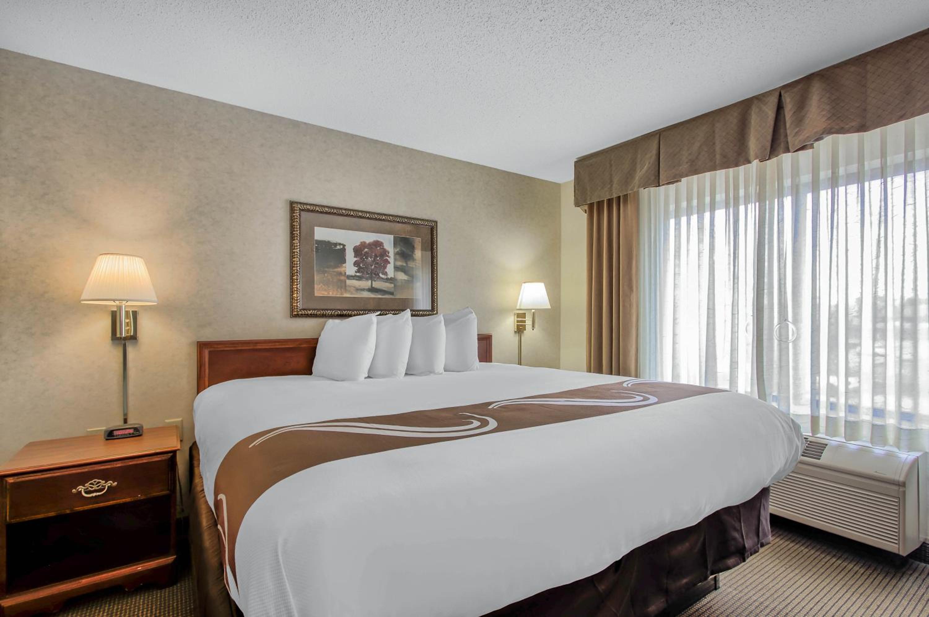 Emporia Vacations - Comfort Inn  Suites - Property Image 17