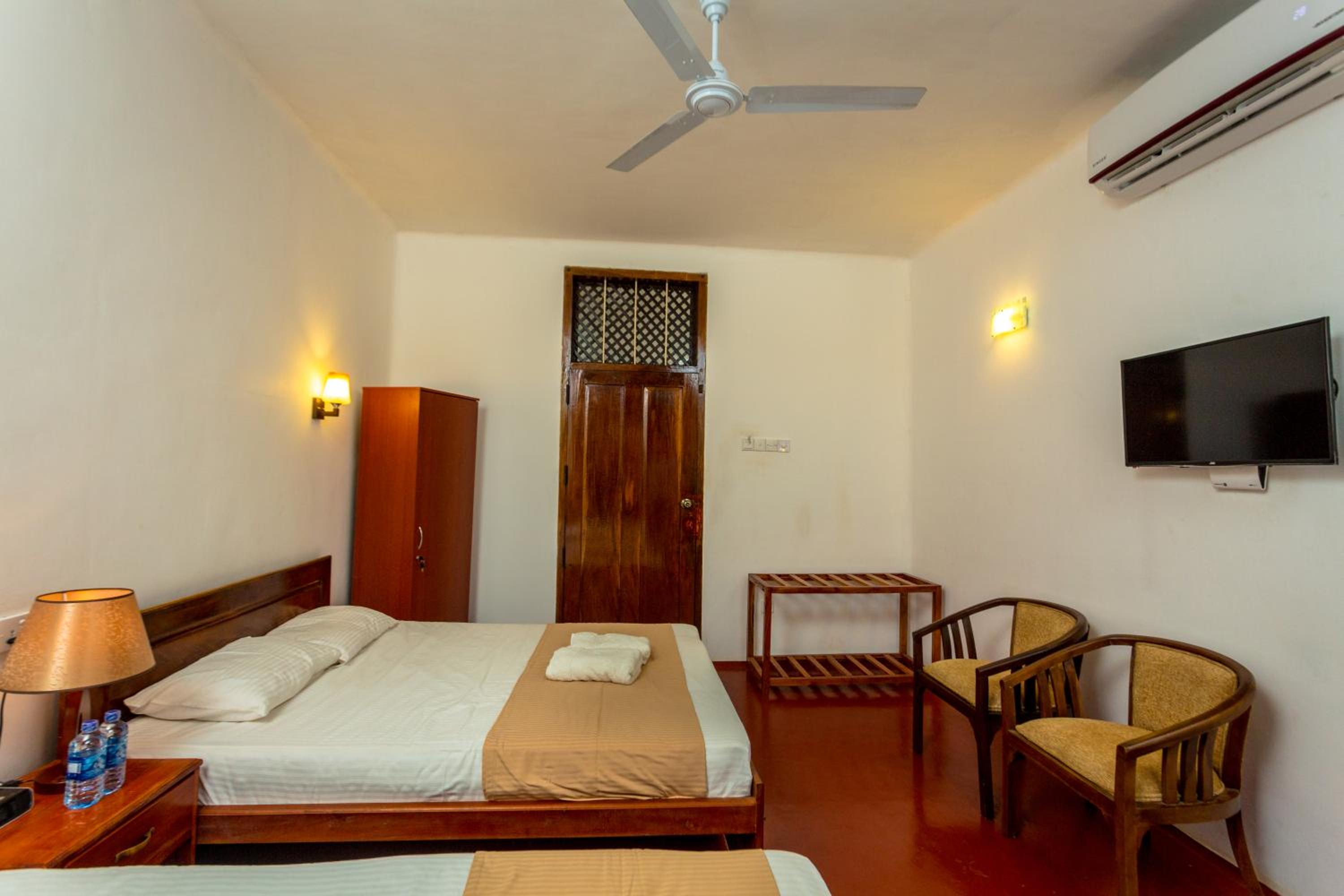 Dayanithi Guest House