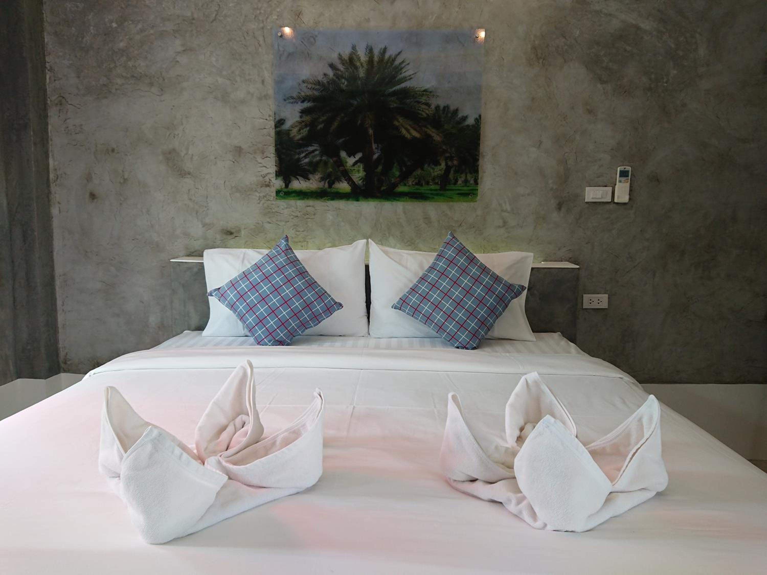 Lopburi Palm Resort view 3