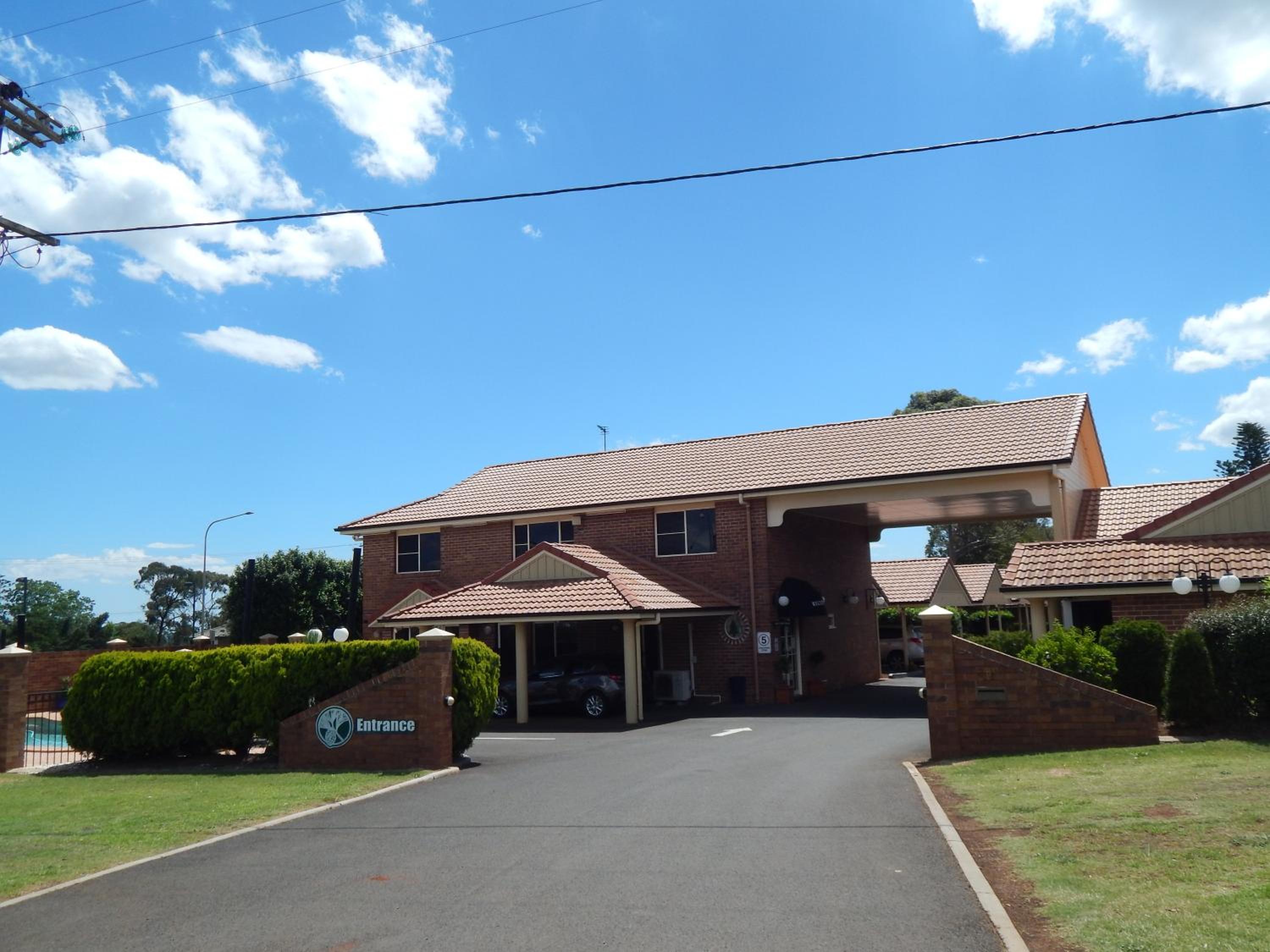 Cotswold Motor Inn