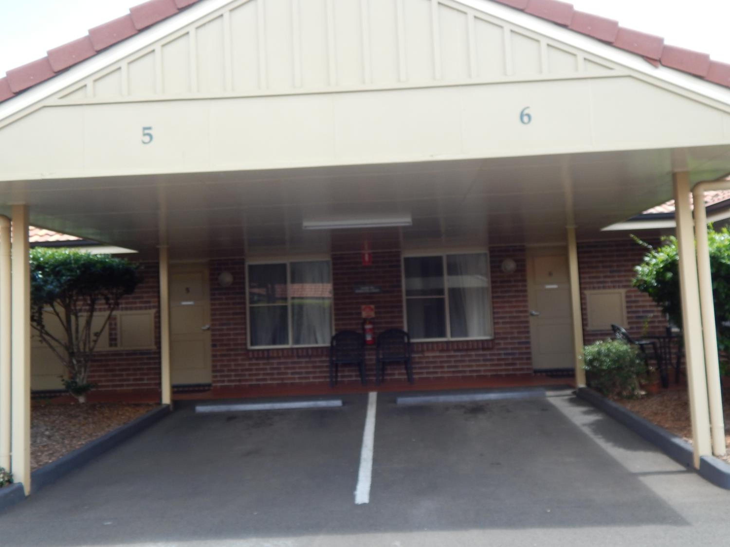 Cotswold Motor Inn