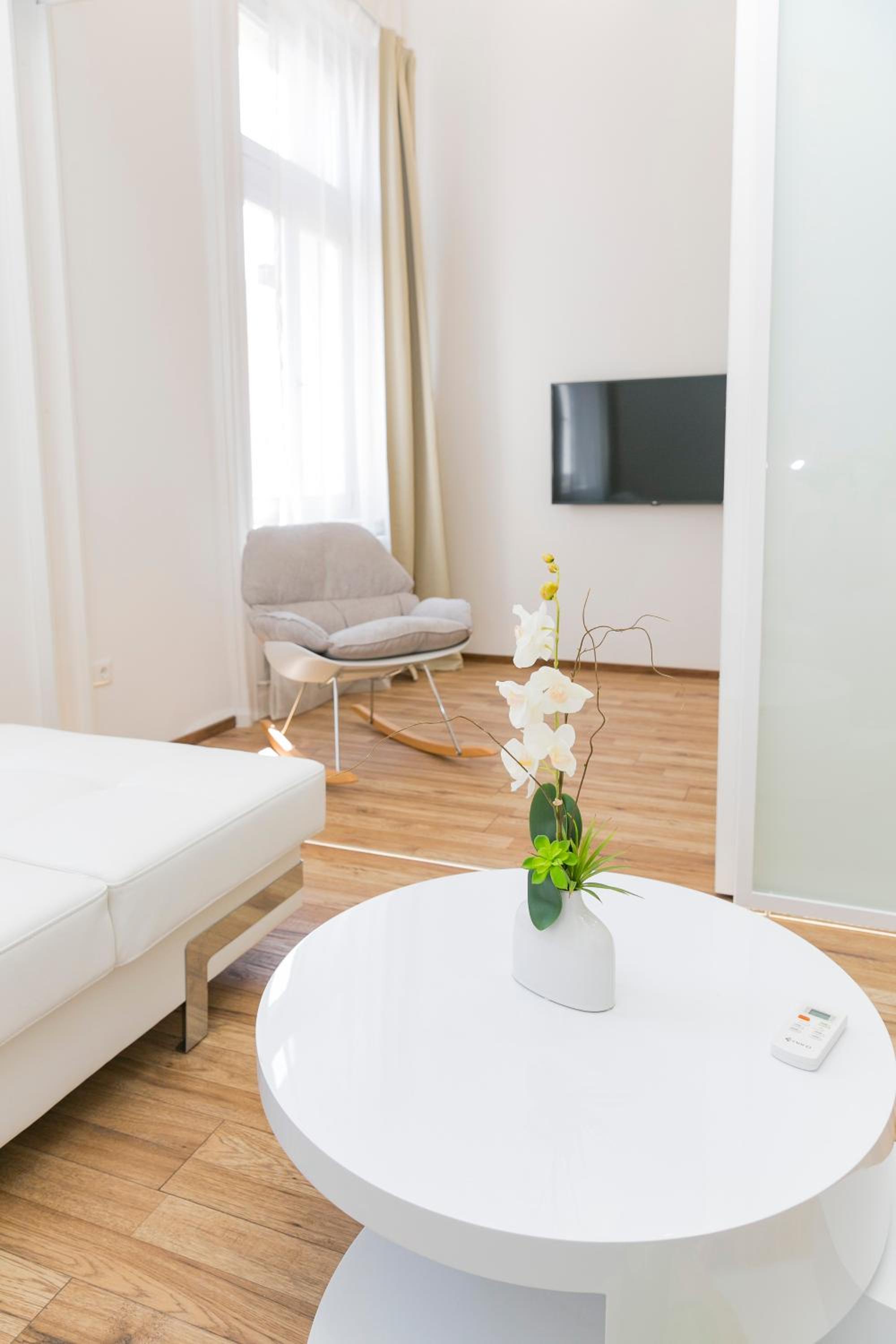 Convenience & Chic by the Basilica view 4