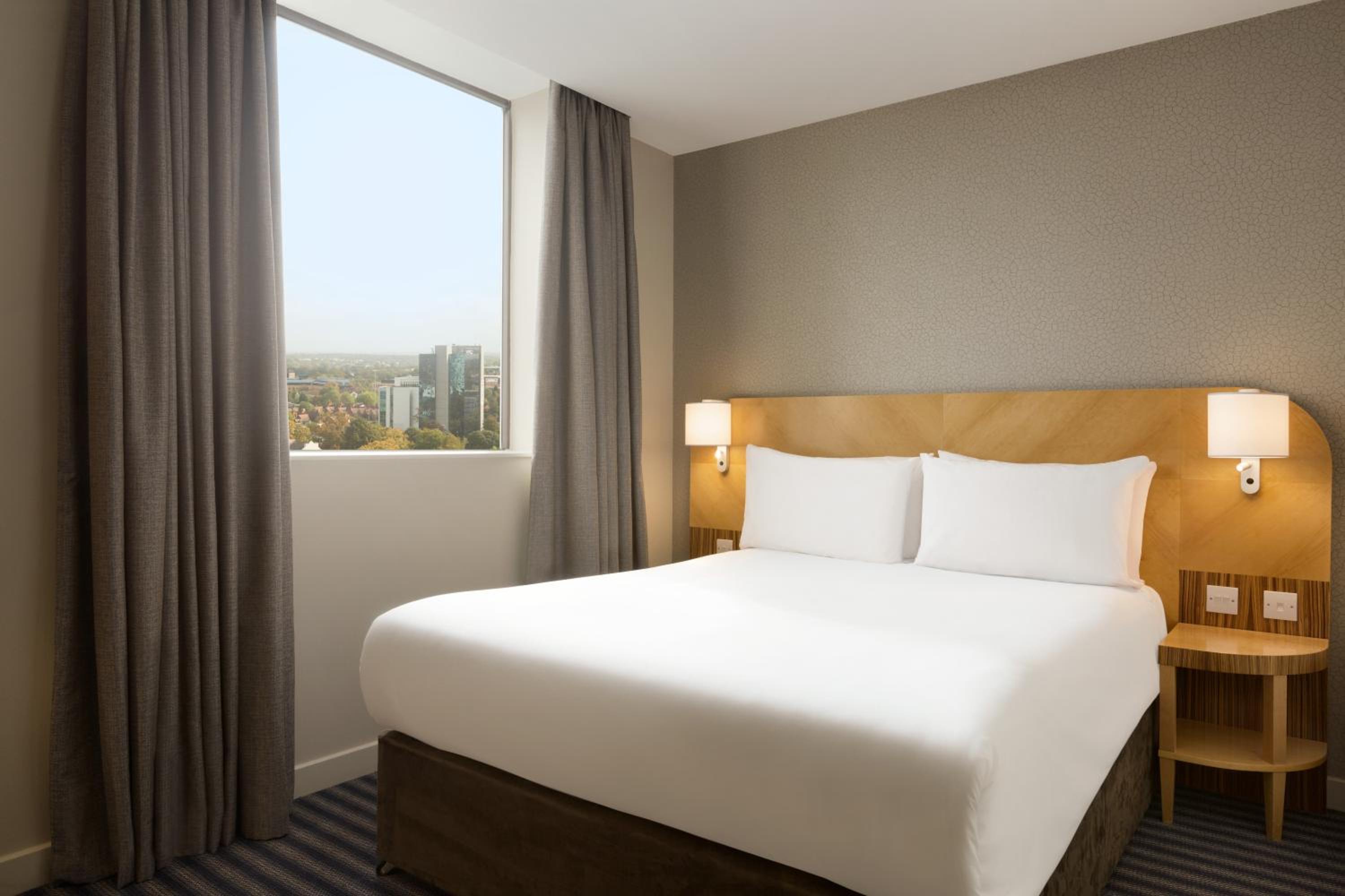 Coventry Vacations - Ramada Hotel  Suites by Wyndham Coventry - Property Image 40