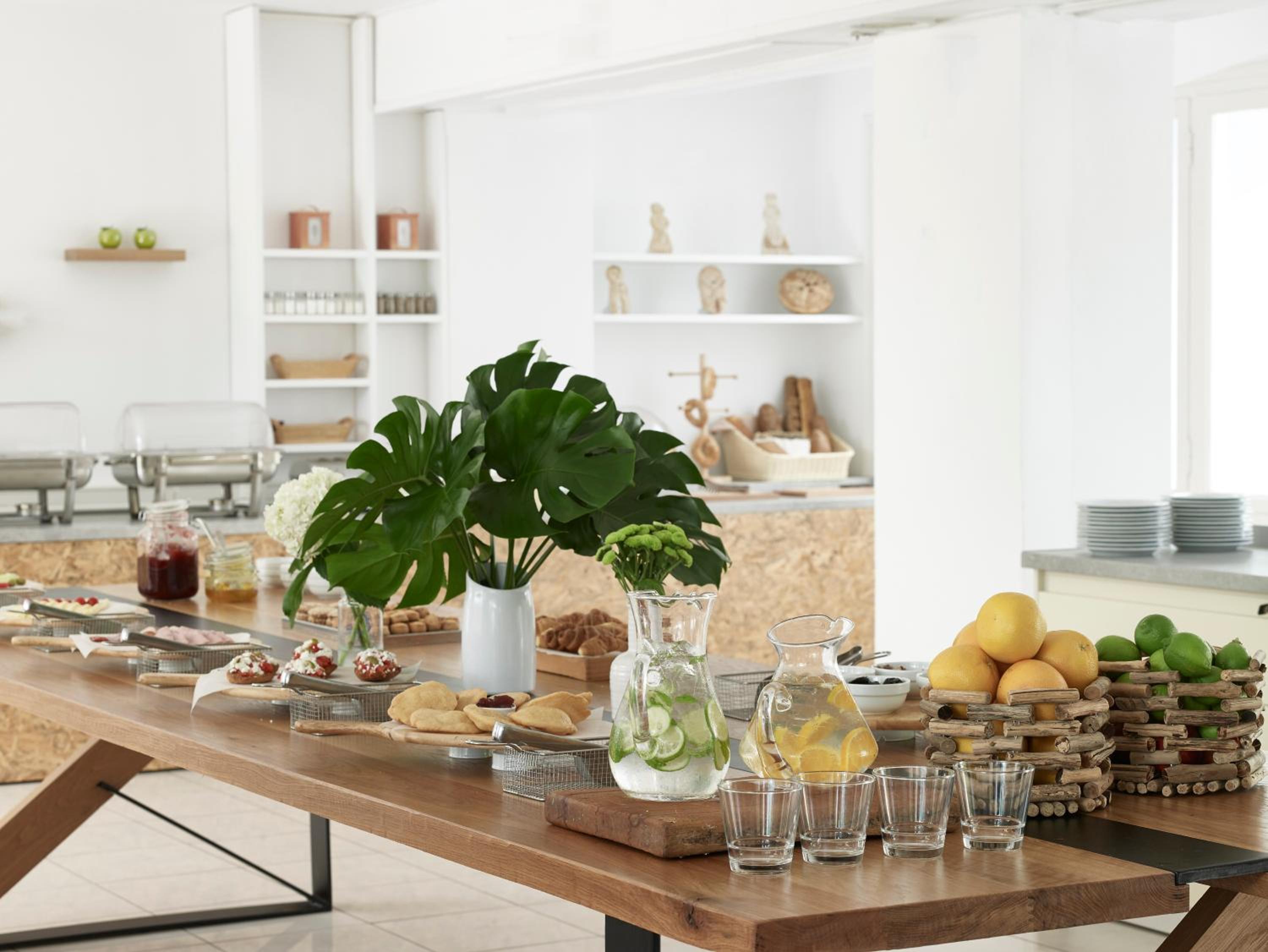 breakfast buffet