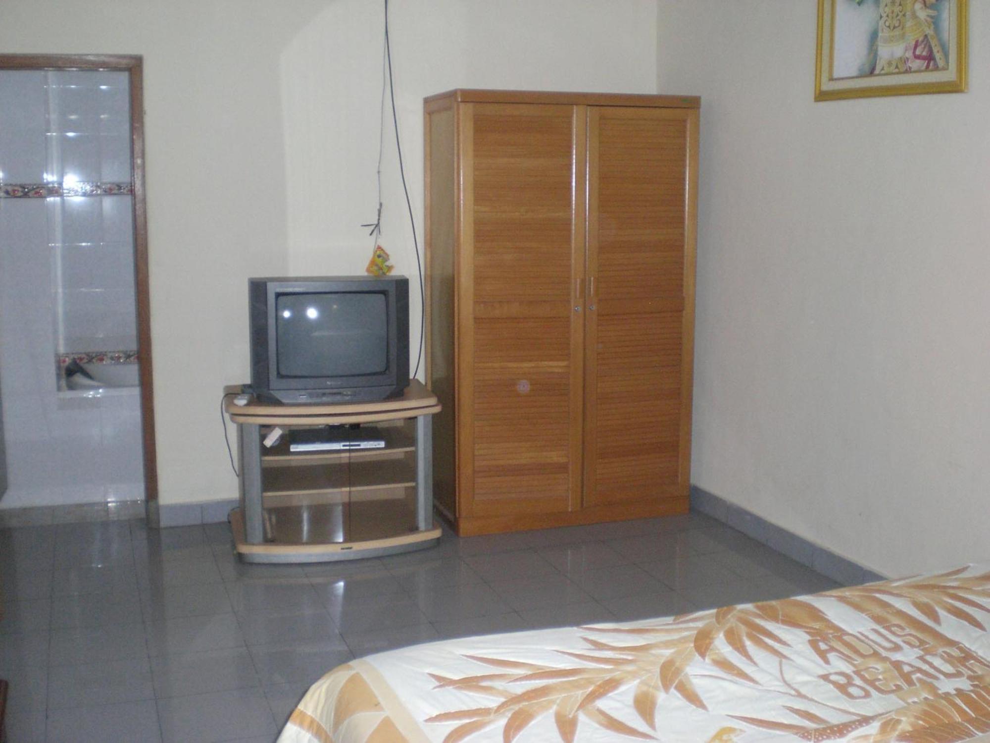 Adus Beach Inn