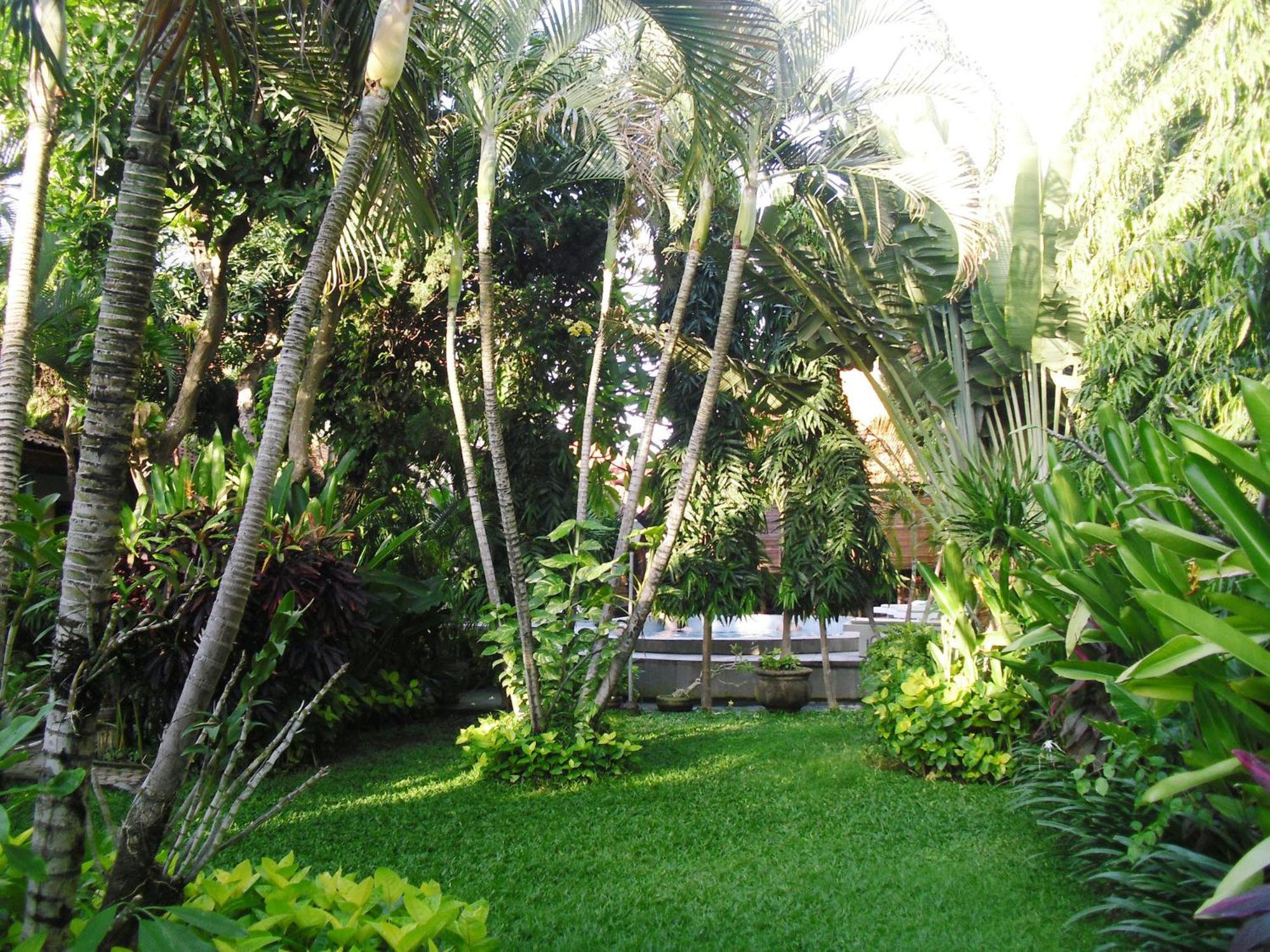 Adus Beach Inn