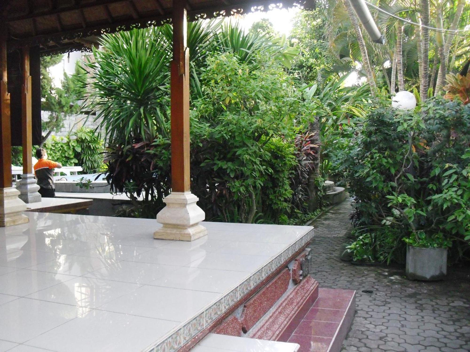 Adus Beach Inn