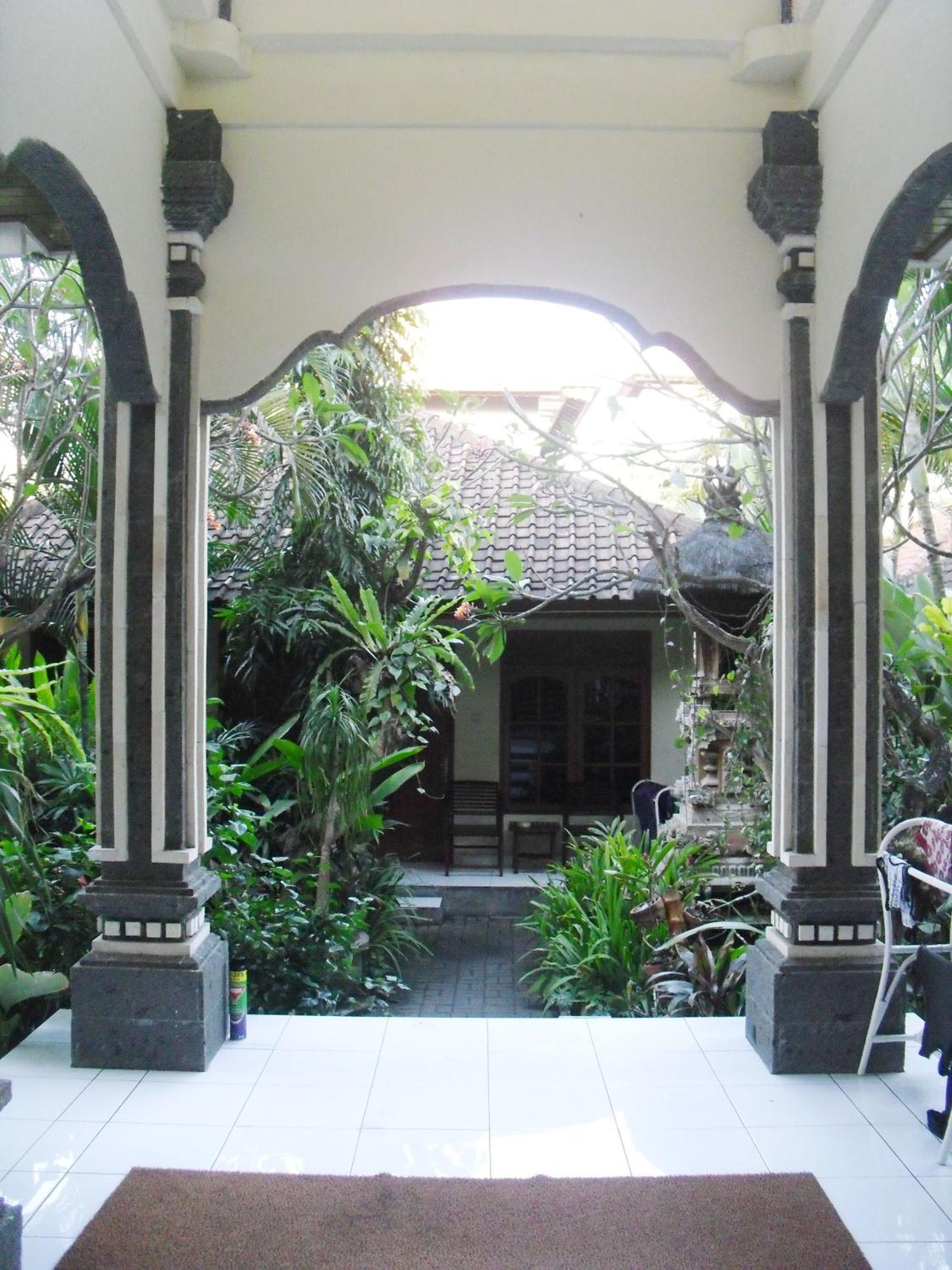 Adus Beach Inn