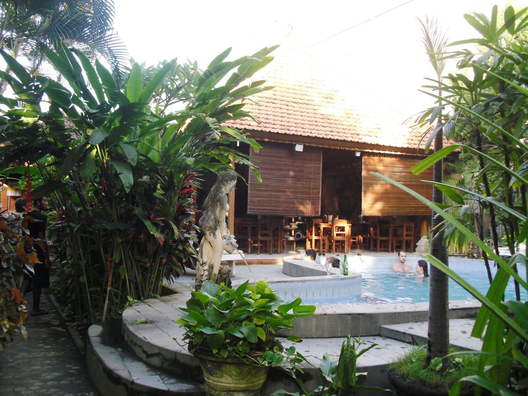 Adus Beach Inn