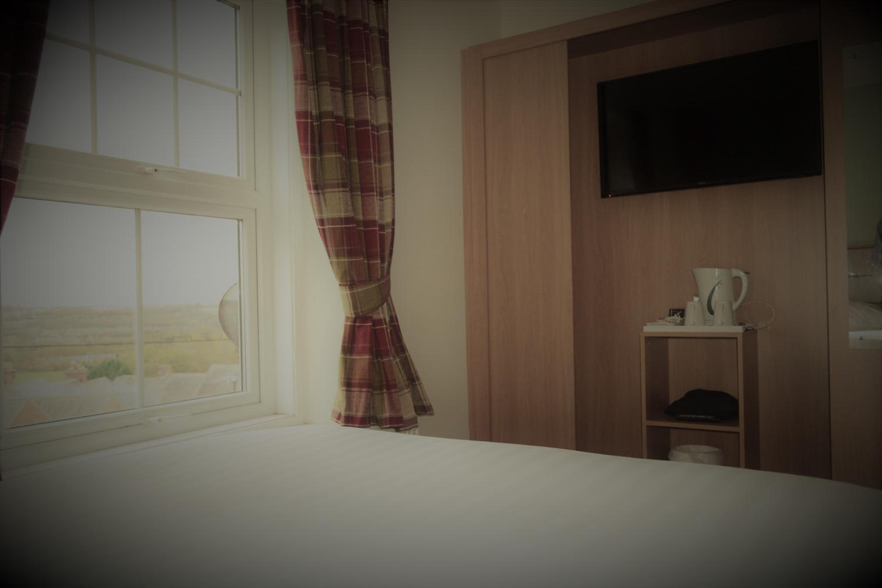 Oak Tree Inn