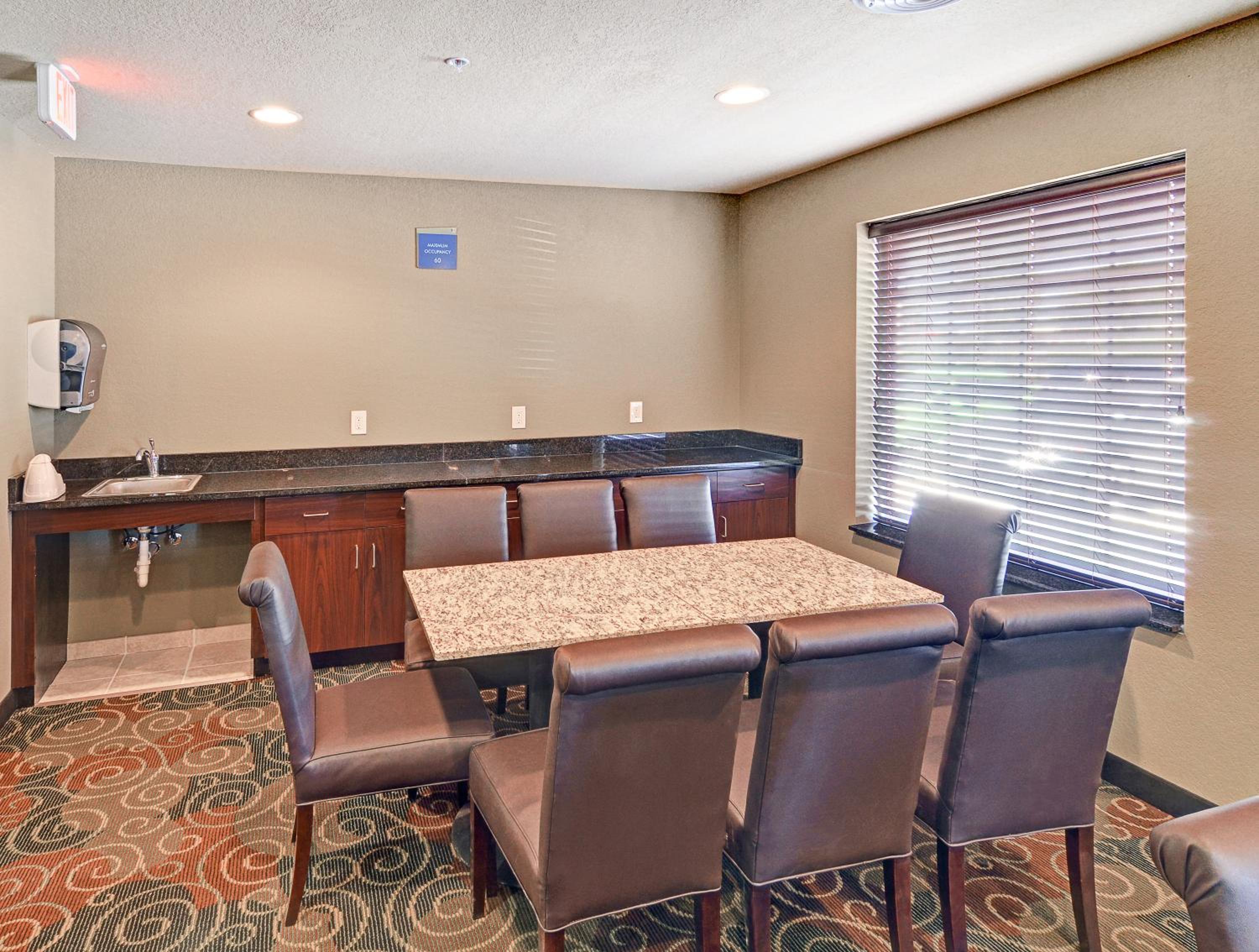 Cobblestone Inn & Suites - Big Lake