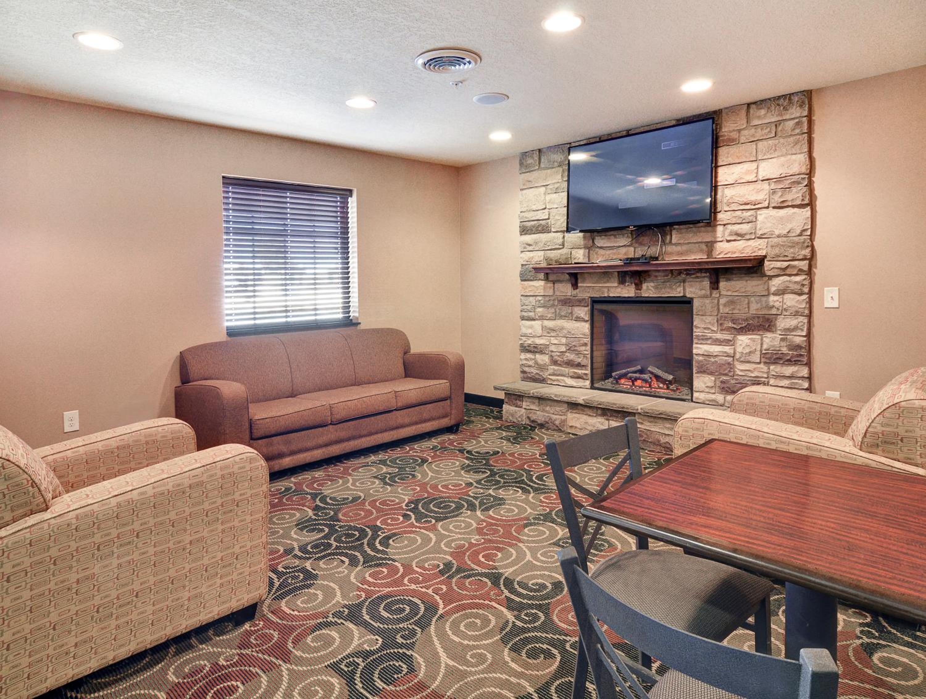 Cobblestone Inn & Suites - Big Lake