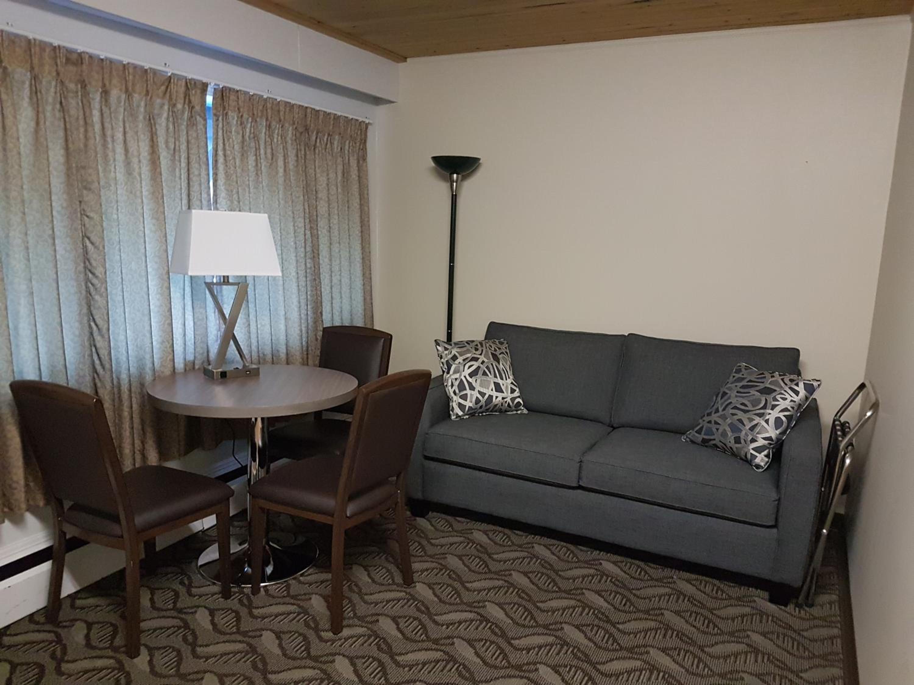 Holiday Motel & RV Resort
