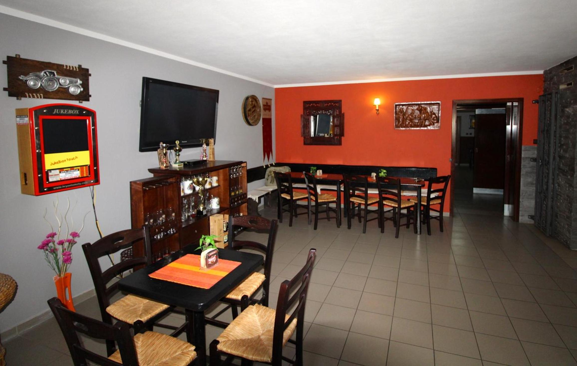 Photo 8