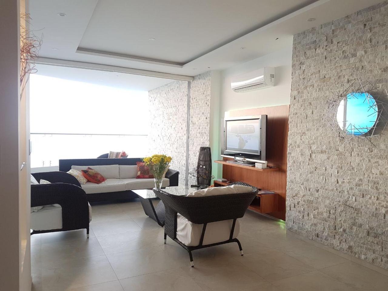 Amplio- Espectacular 140m2 Grand Diamond Tonsupa view 3