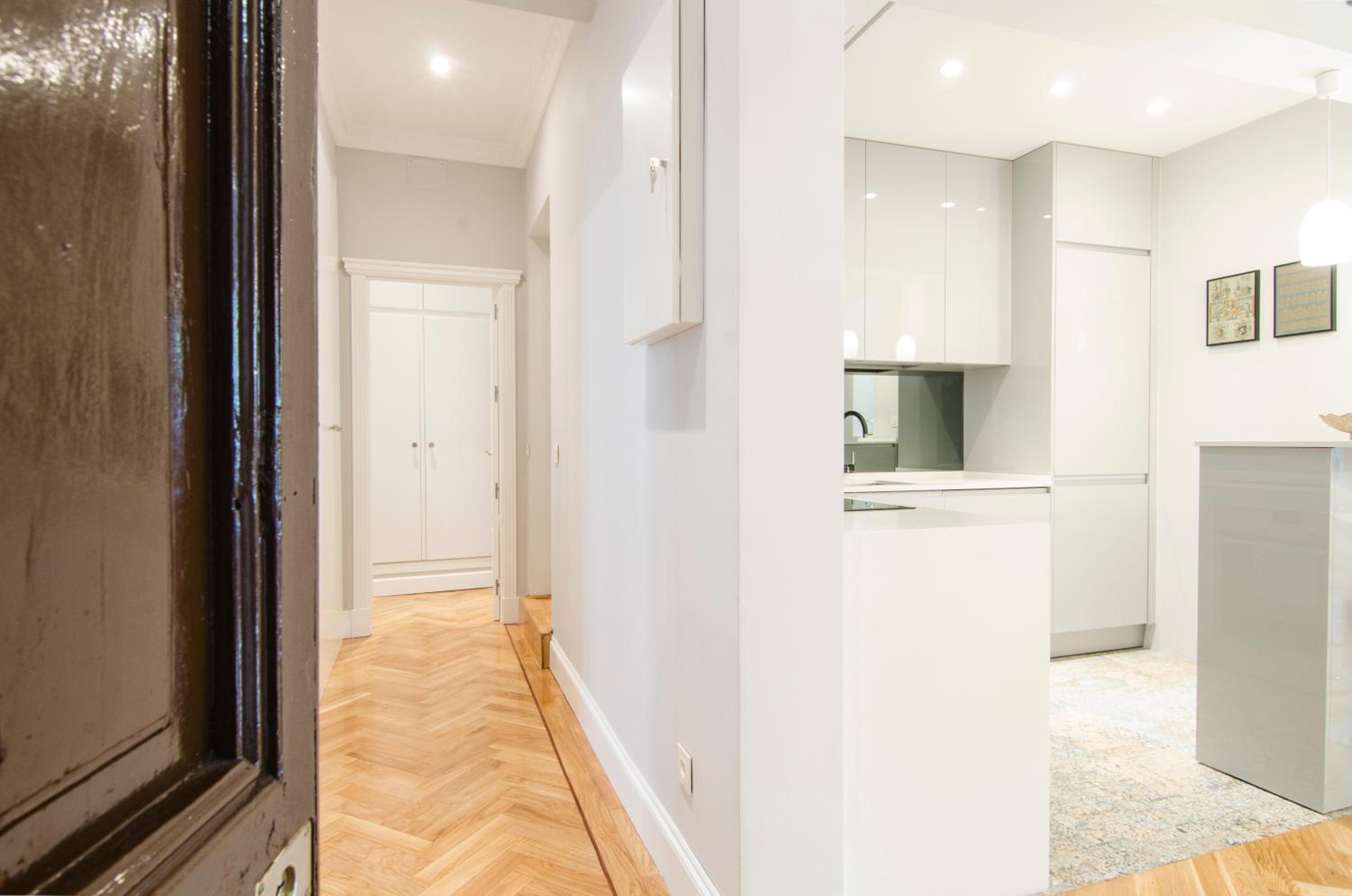Stunning Stylish 4BD 3BTH - City Center-Atocha view 2