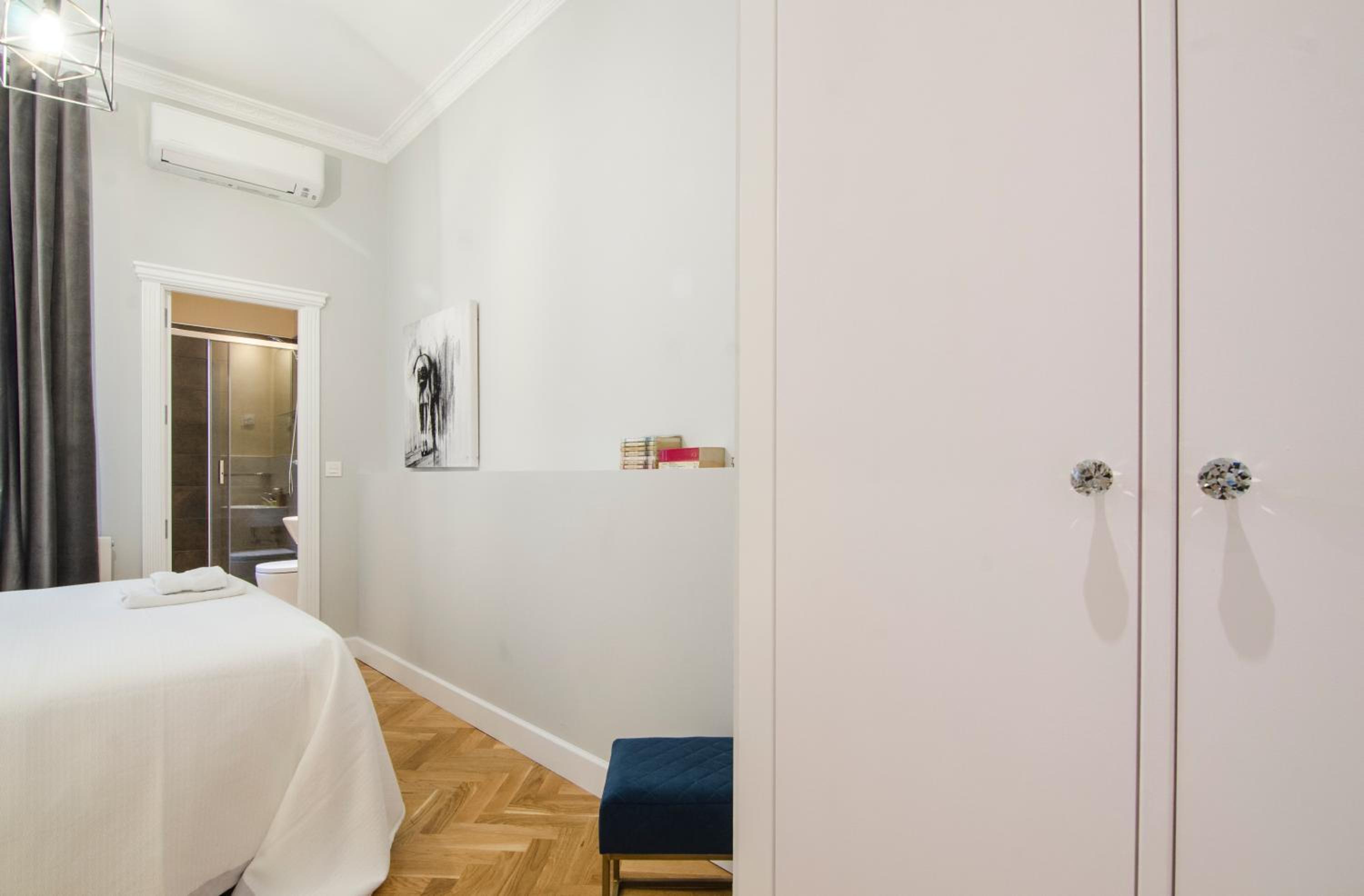 Stunning Stylish 4BD 3BTH - City Center-Atocha view 5