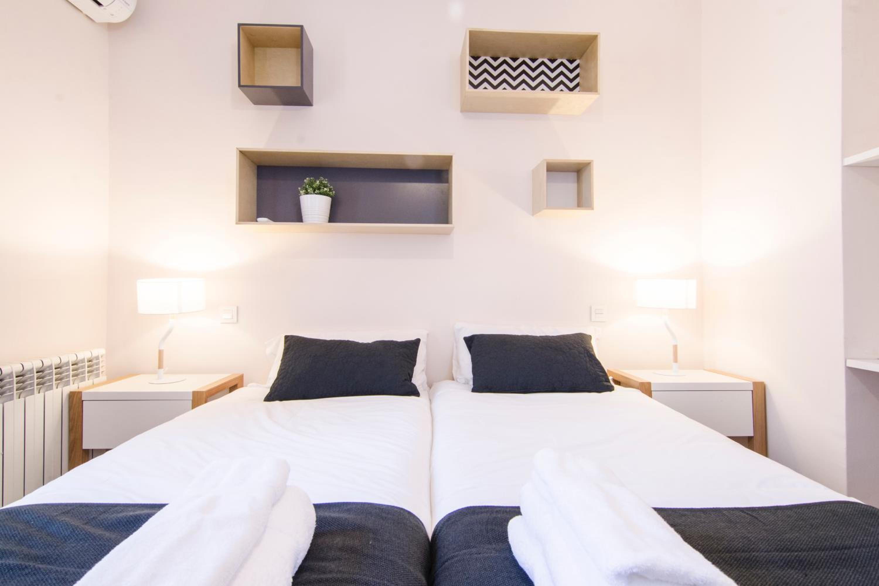 Refurbished spacious 2BD 2BTH - Malasaña view 2