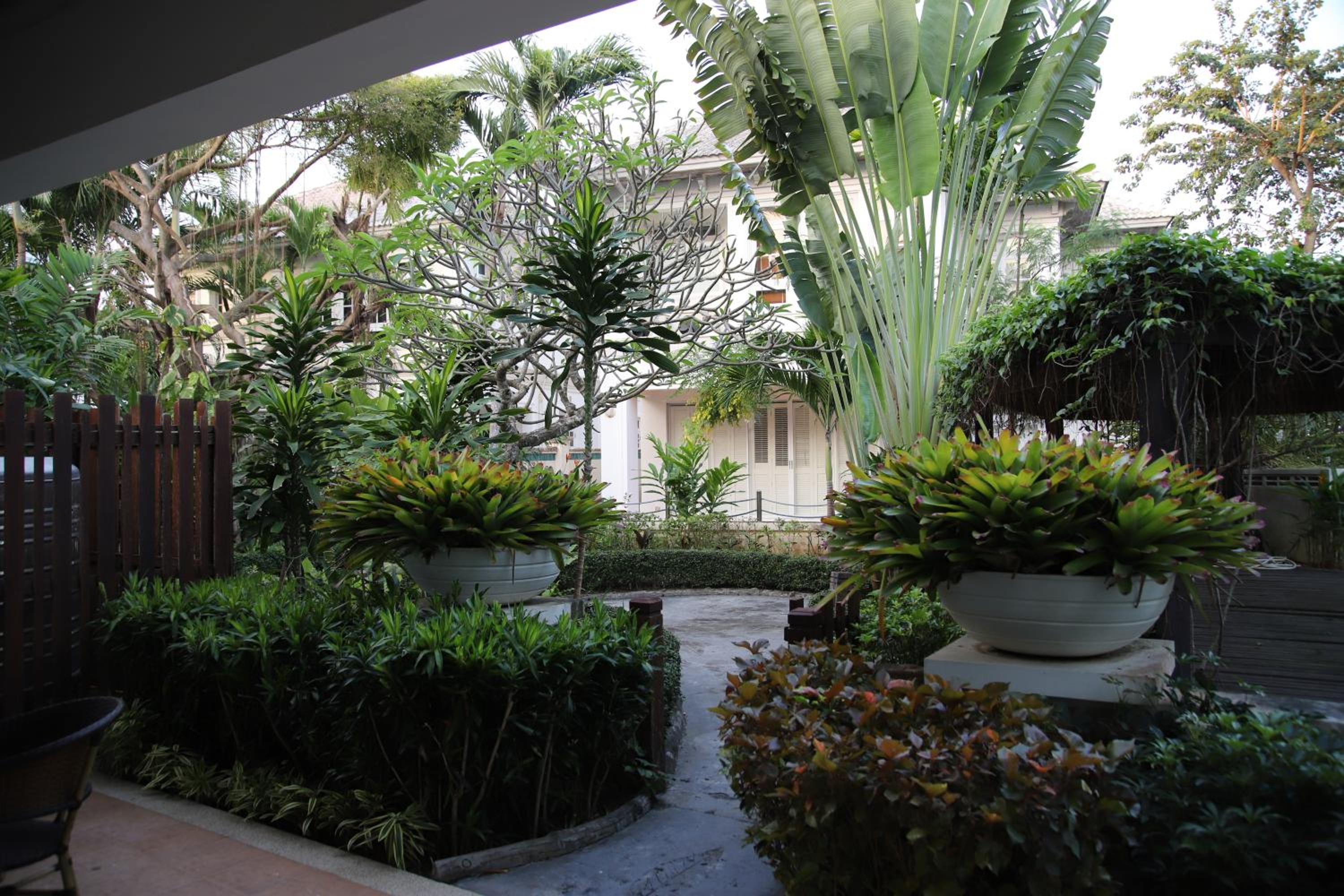 Baan Dhewaran Beachfront Villa