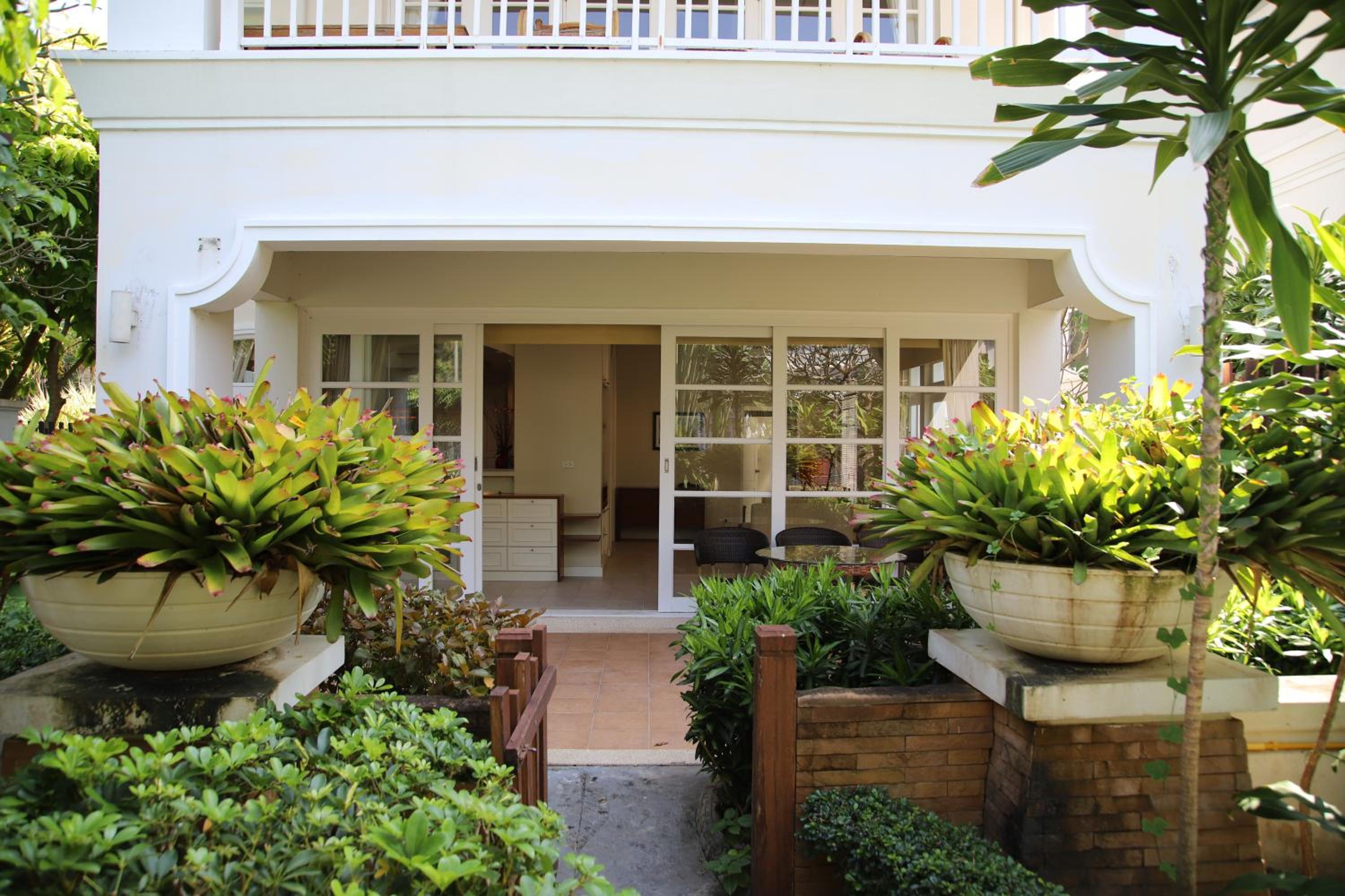 Baan Dhewaran Beachfront Villa