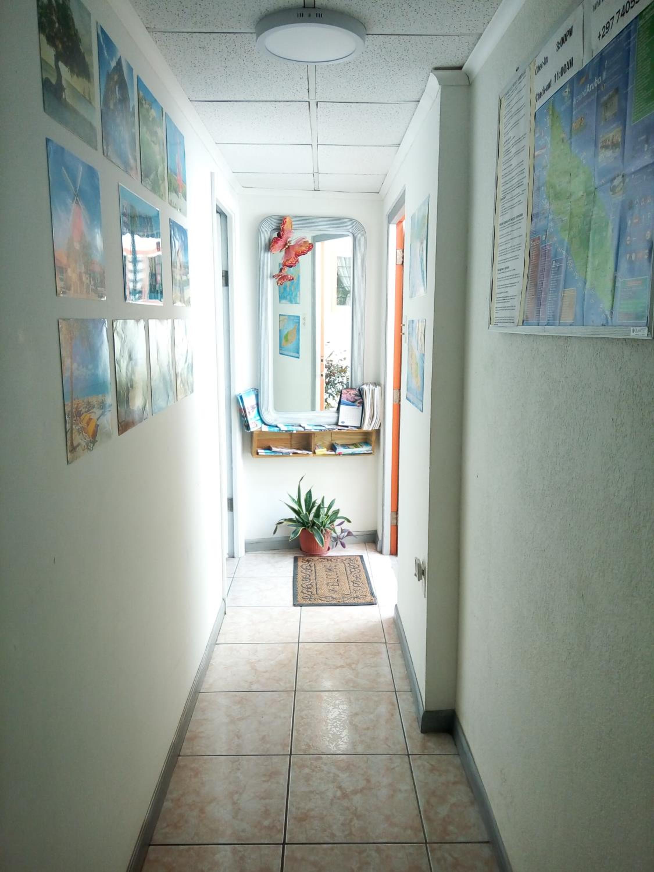 Hostel Room Aruba view 5
