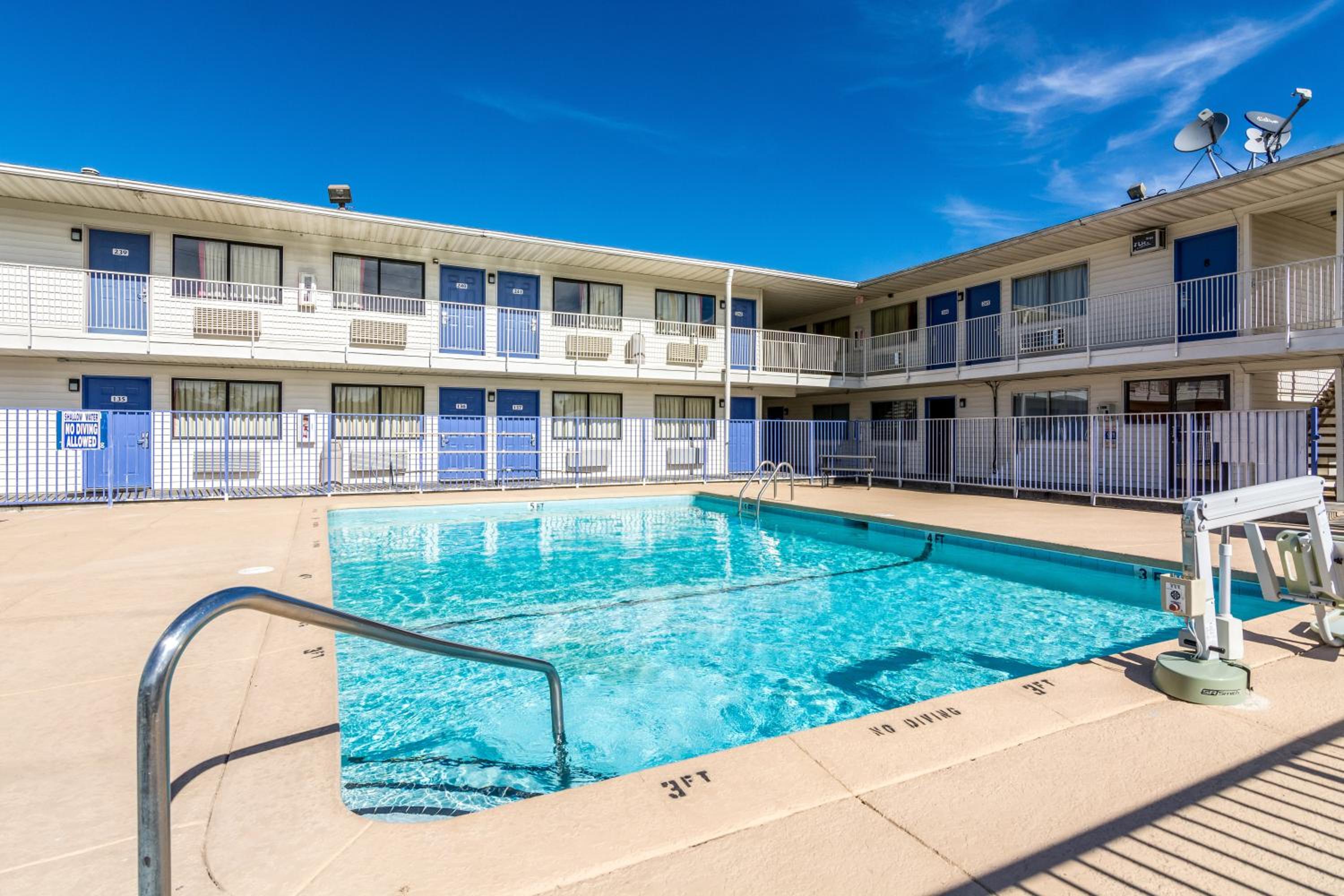 Lumberton Vacations - Motel 6-Lumberton, NC - Property Image 1