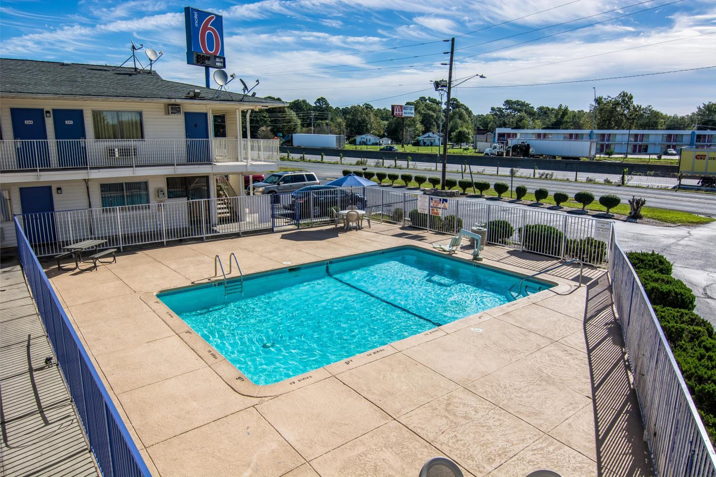 Lumberton Vacations - Motel 6-Lumberton, NC - Property Image 10