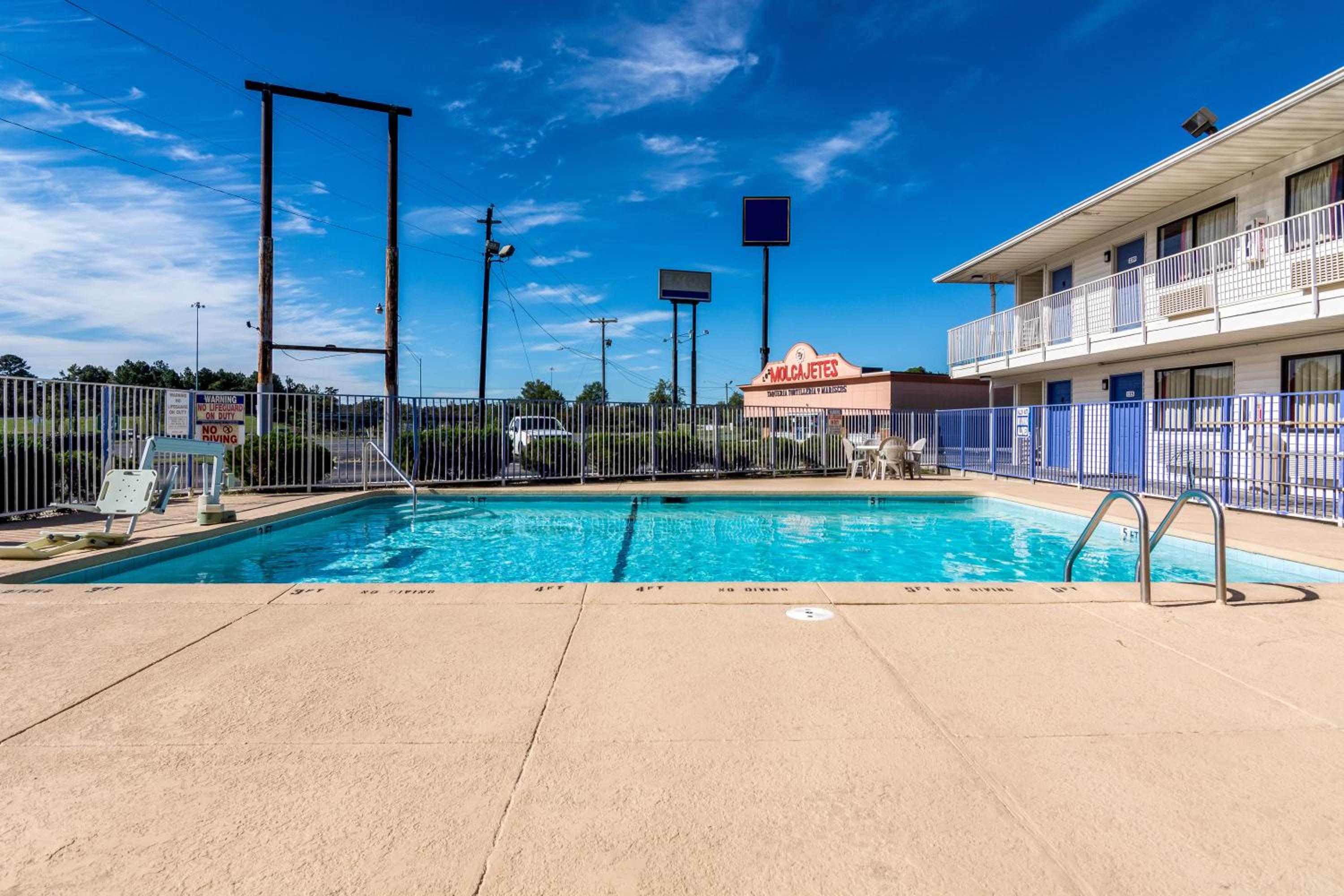 Motel 6-Lumberton, NC