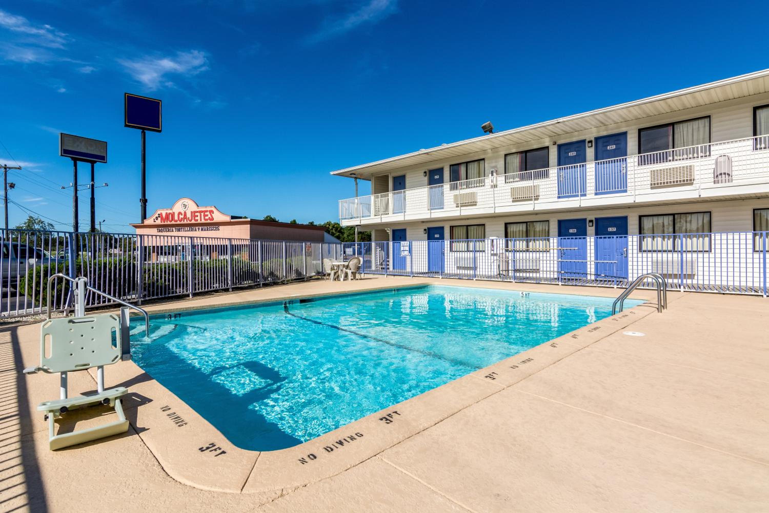 Lumberton Vacations - Motel 6-Lumberton, NC - Property Image 8