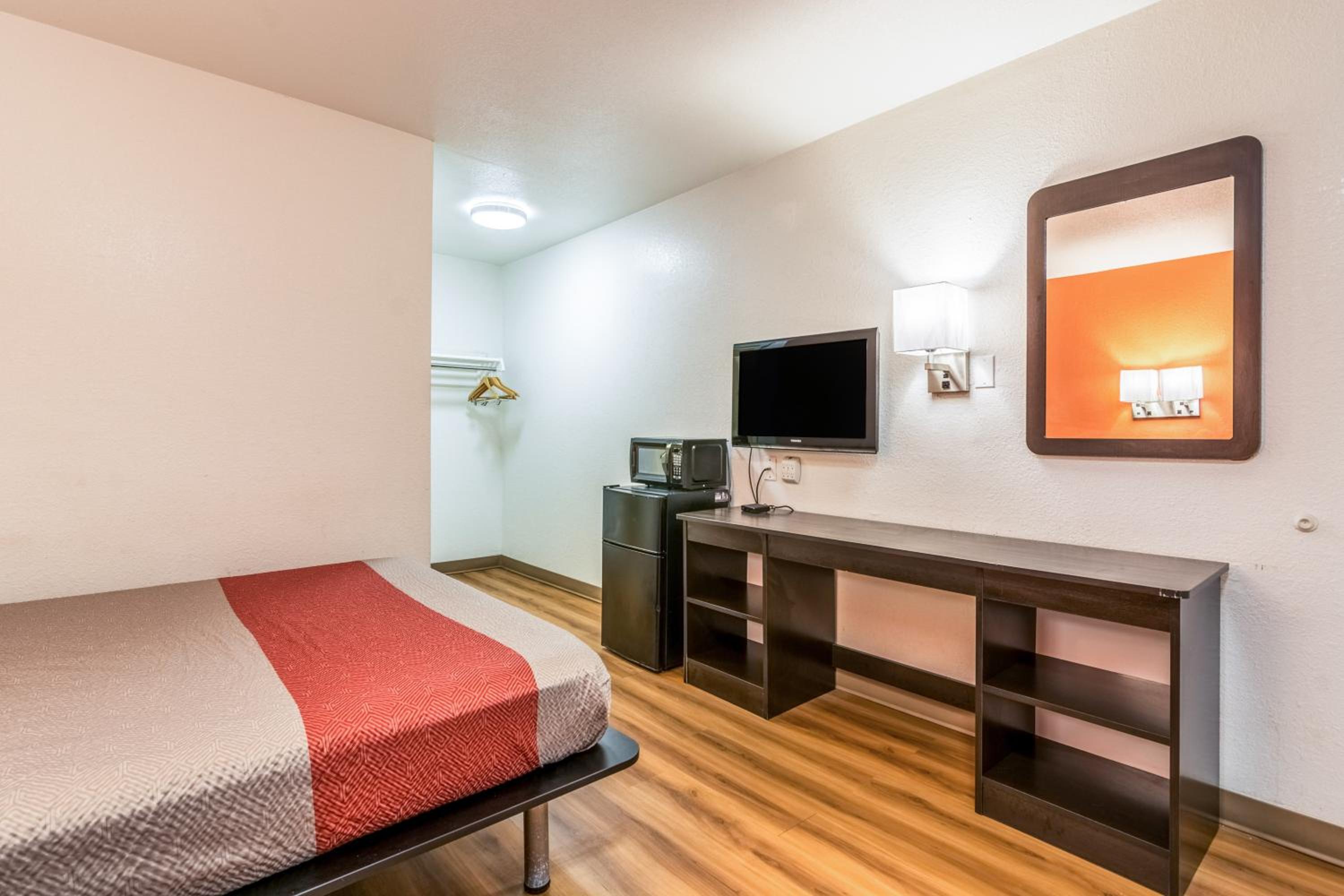 Motel 6-Lumberton, NC