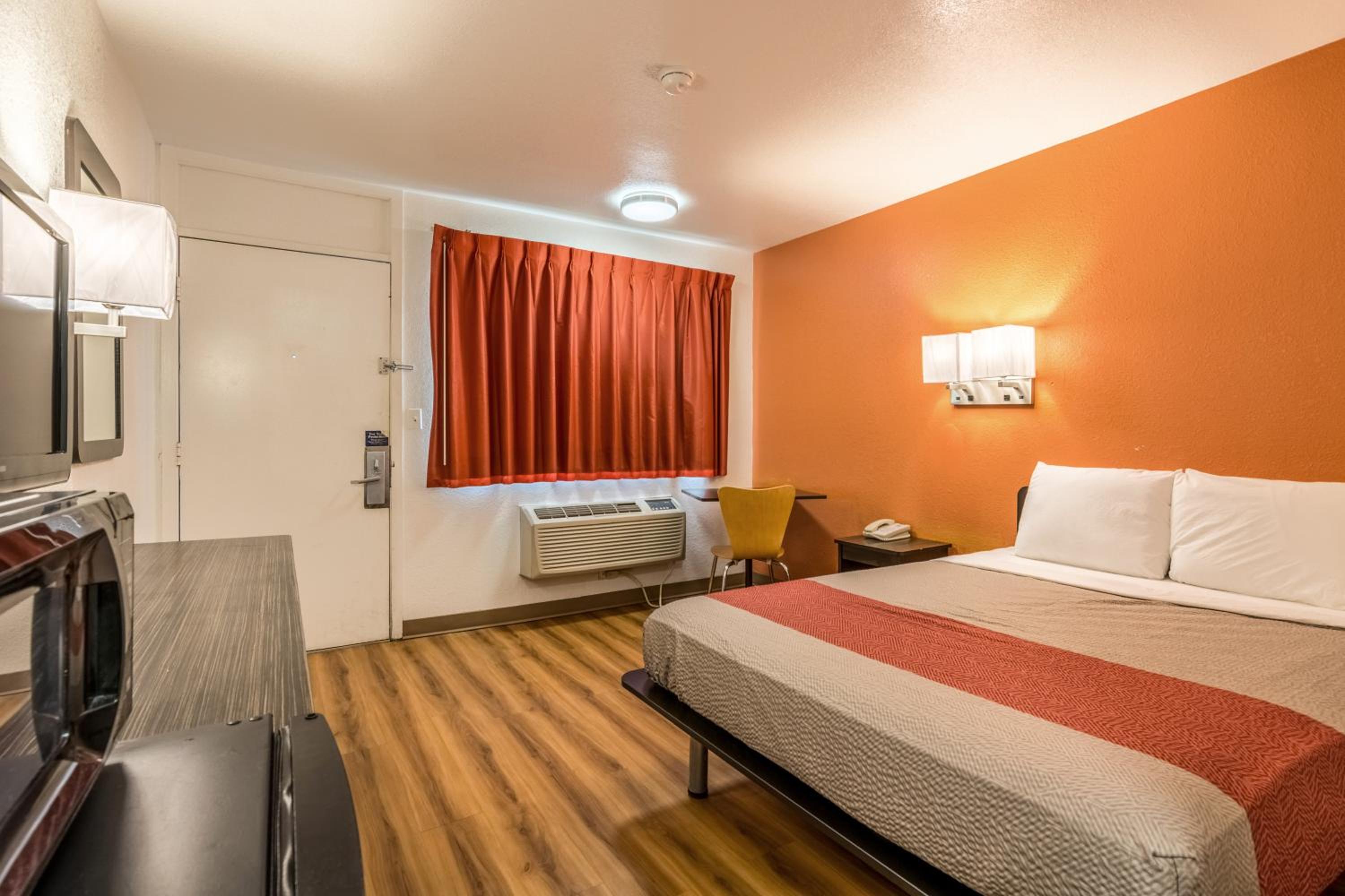Lumberton Vacations - Motel 6-Lumberton, NC - Property Image 4