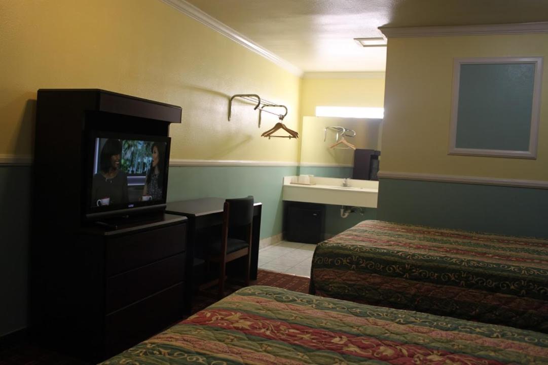 Hollywood Guest Inn