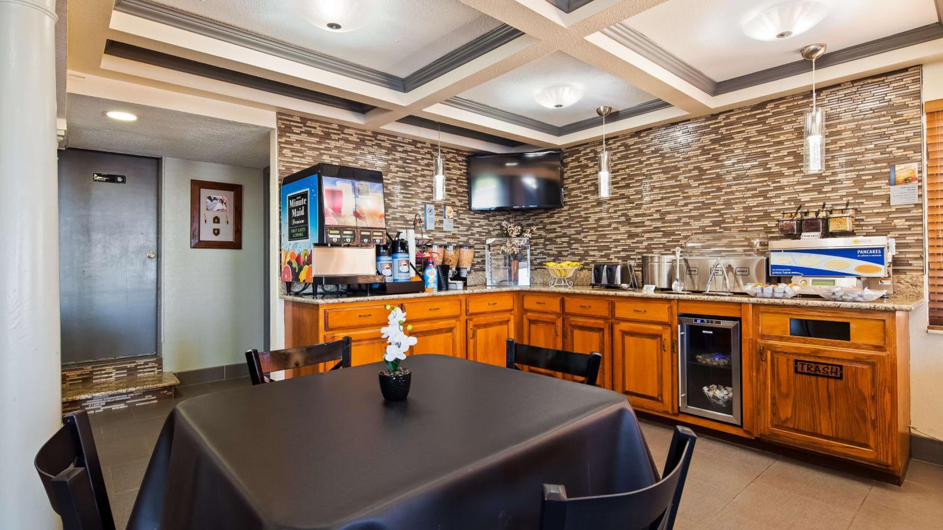 Best Western Montis Inn - Property Image 7