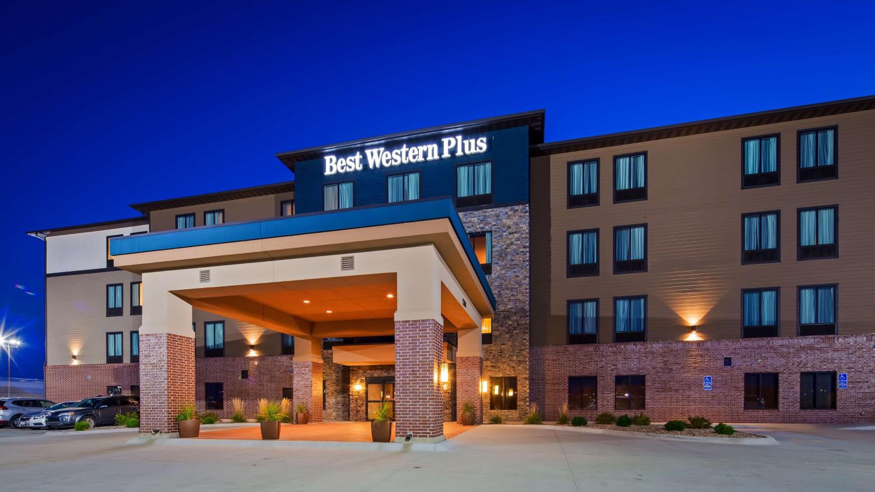 Hotel Best Western Plus Lincoln Inn & Suites - Image 1